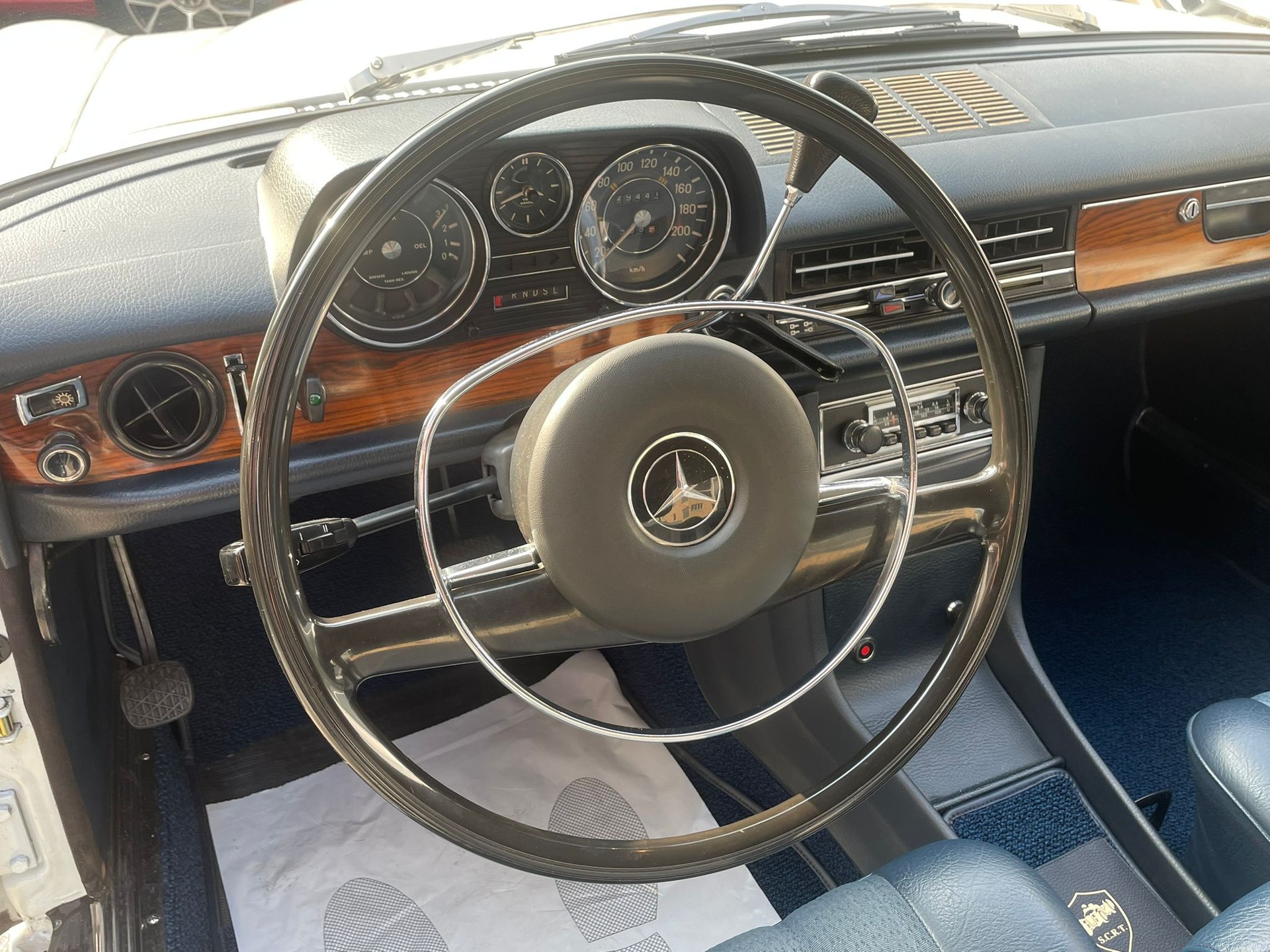 MERCEDES-BENZ 250 CE-image-10