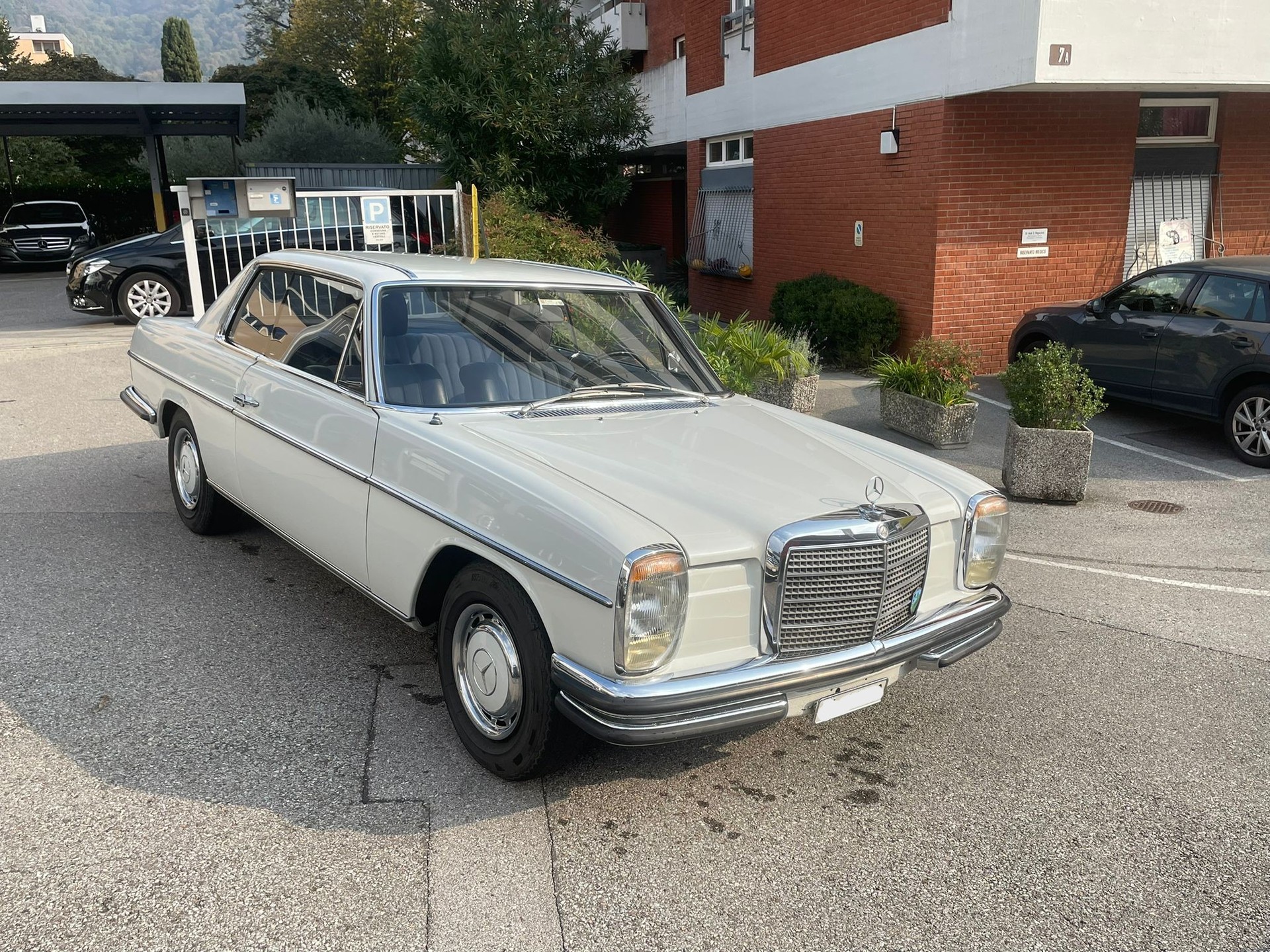 MERCEDES-BENZ 250 CE-image-2