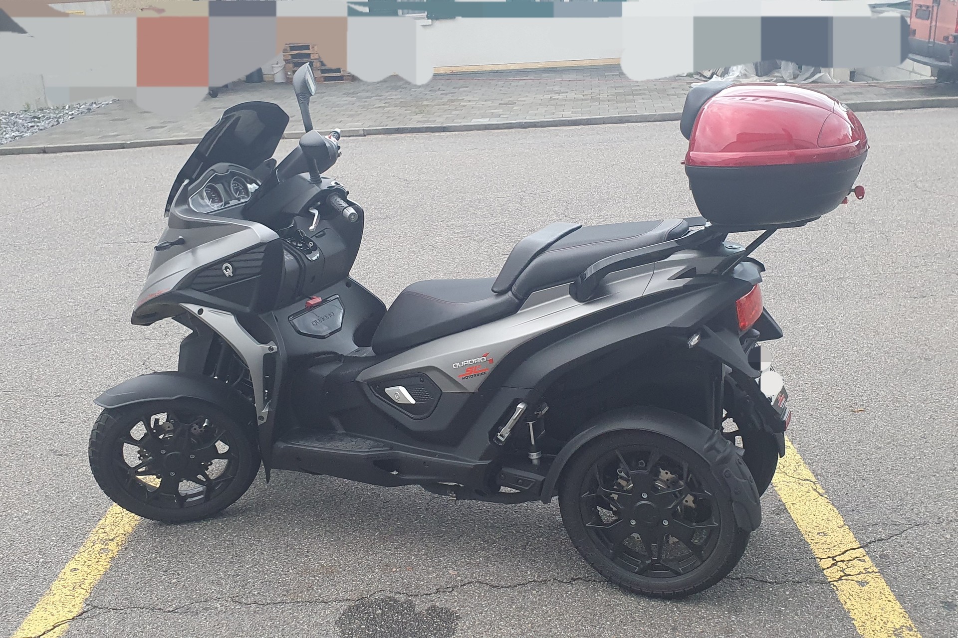 QUADRO 4-image-1