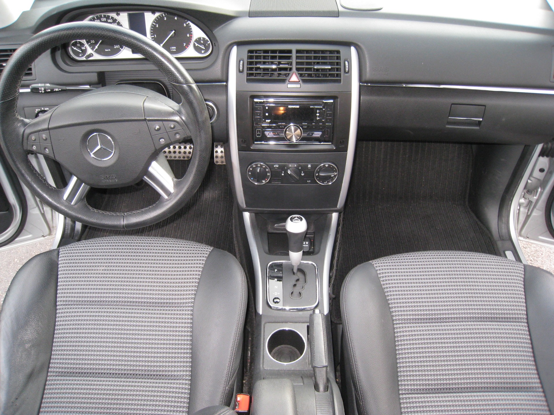 MERCEDES-BENZ B 170-image-8