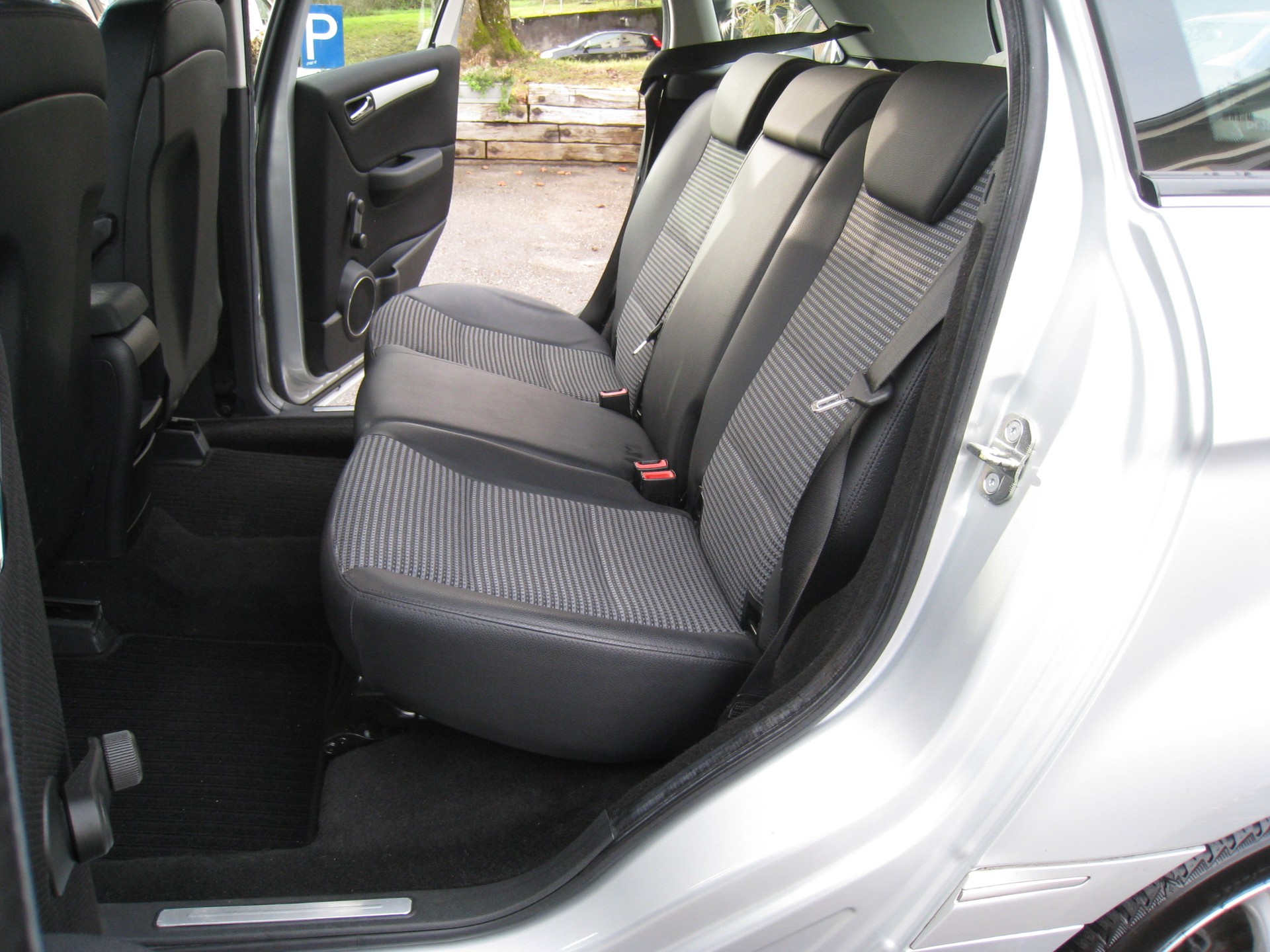 MERCEDES-BENZ B 170-image-11