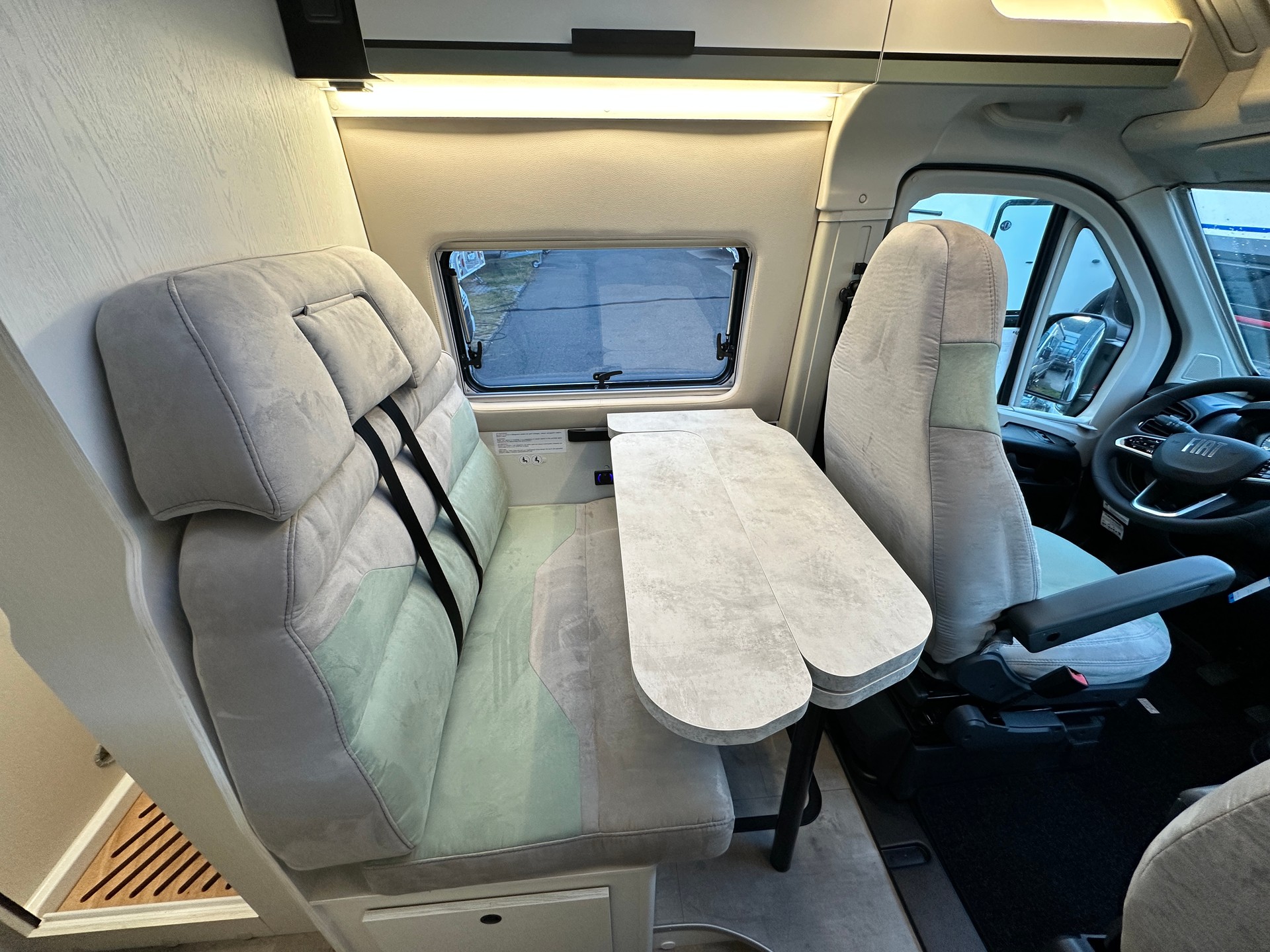 KARMANN Davis Lifestyle DA 610 LS-image-10