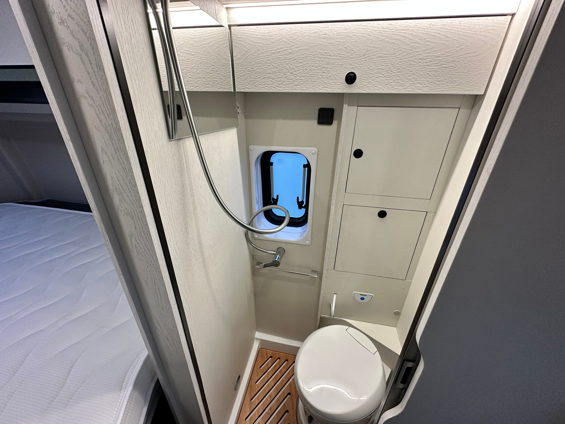 KARMANN Davis Lifestyle DA 610 LS-image-12