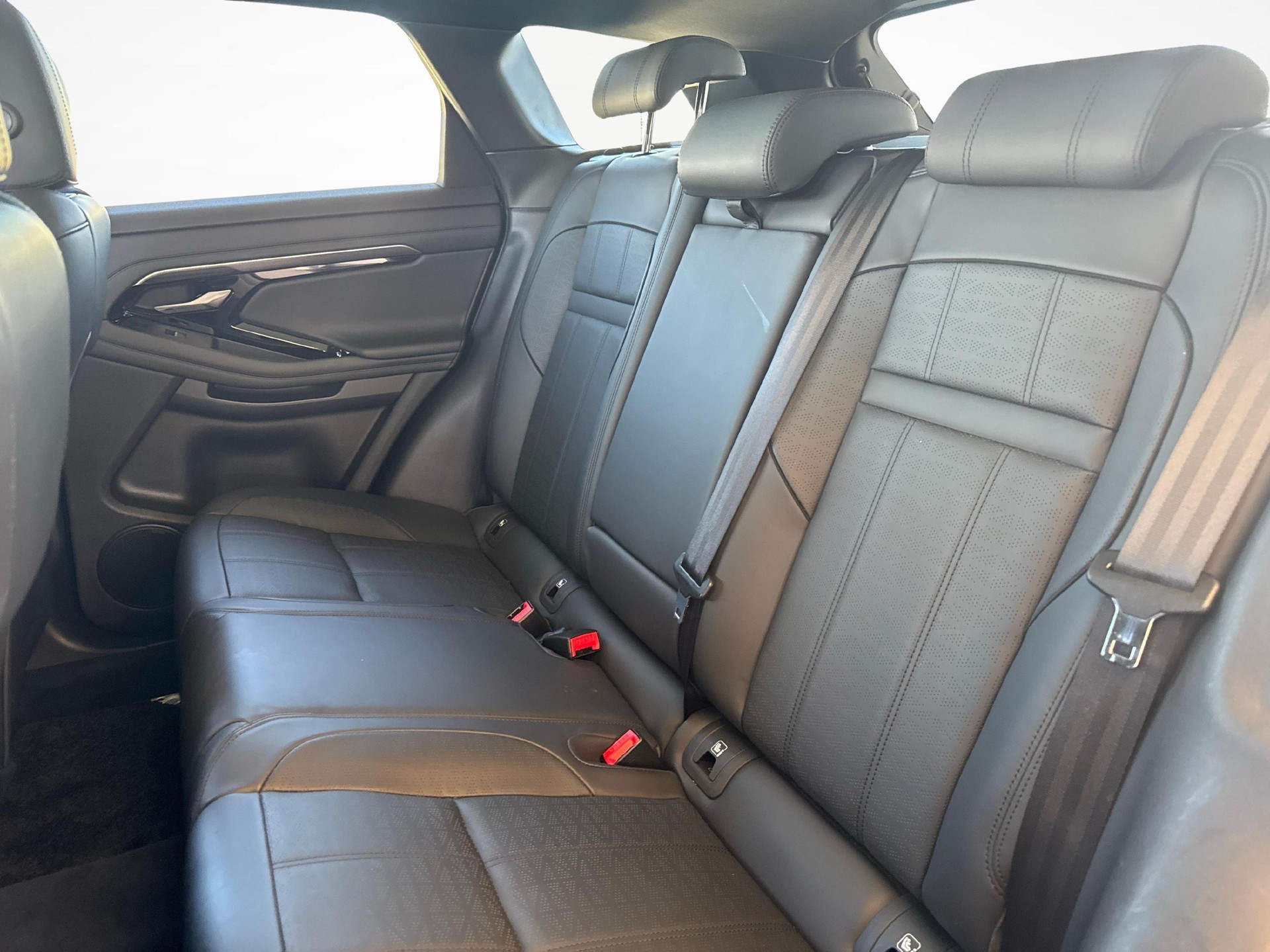 LAND ROVER Range Rover Evoque 2.0 T R-Dynamic HSE / Jetzt mit attraktivem 1.99% Leasing-image-16