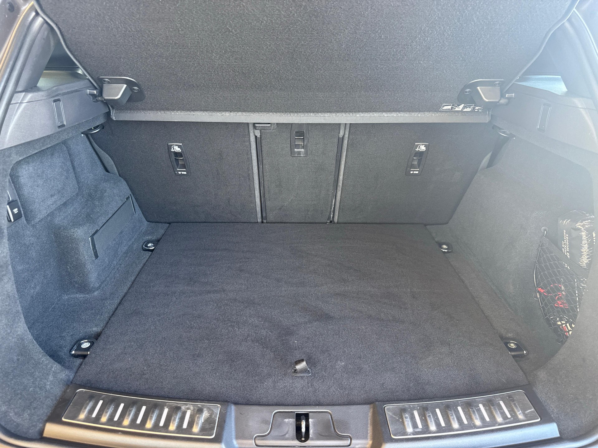 LAND ROVER Range Rover Evoque 2.0 T R-Dynamic HSE / Jetzt mit attraktivem 1.99% Leasing-image-8