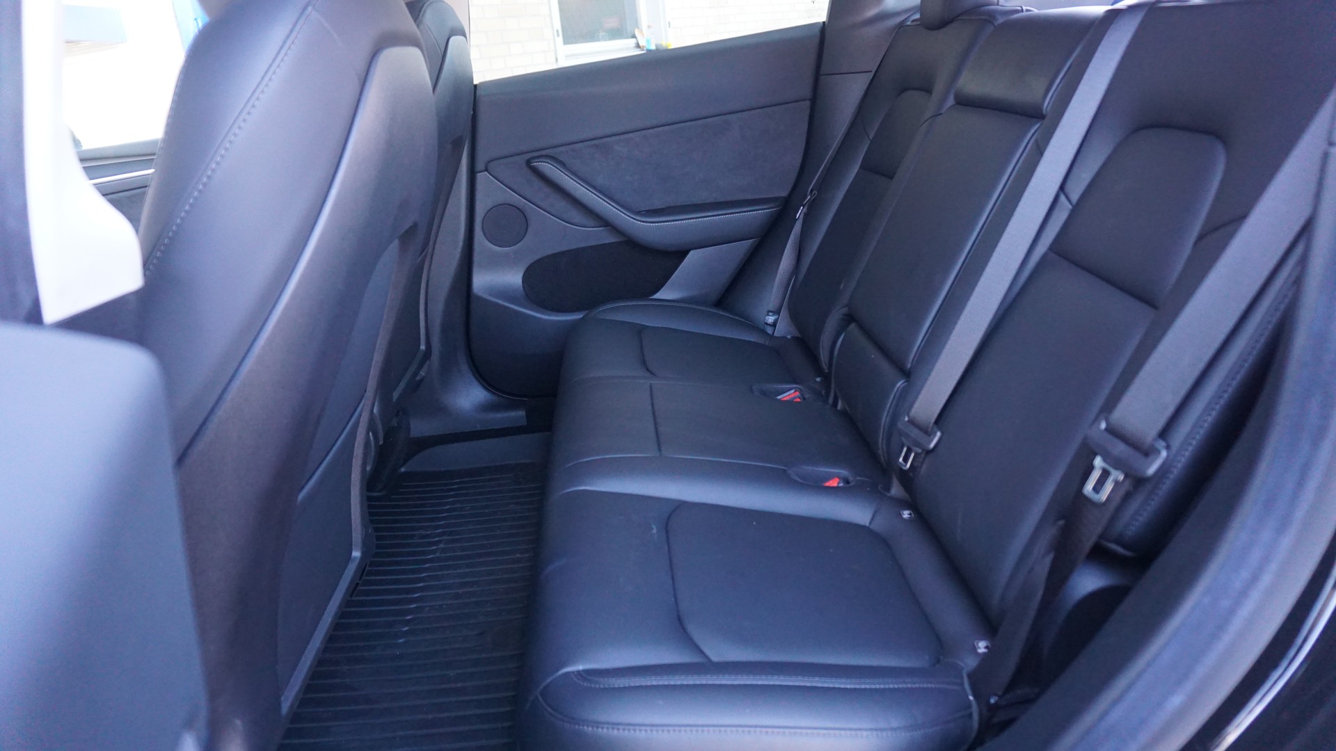 TESLA Model Y Long Range-image-16
