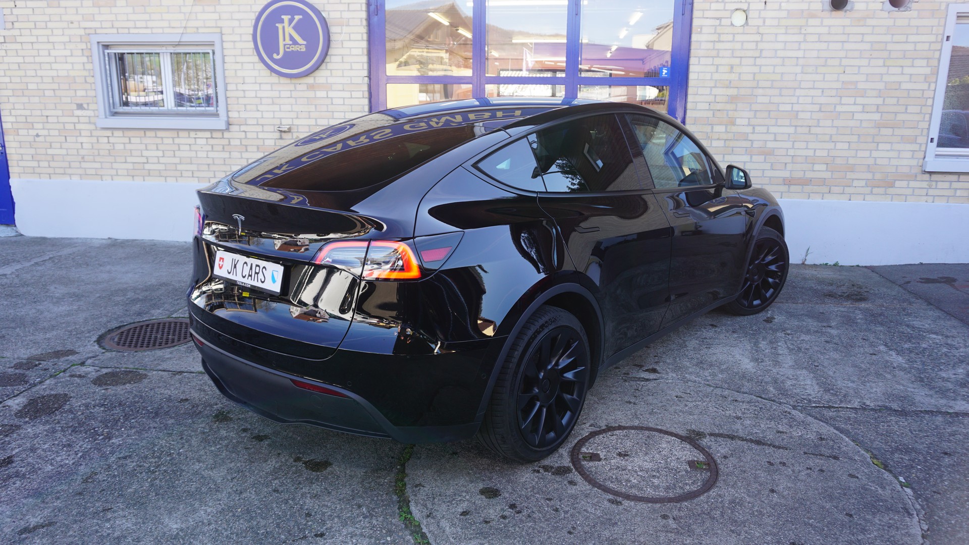 TESLA Model Y Long Range-image-8