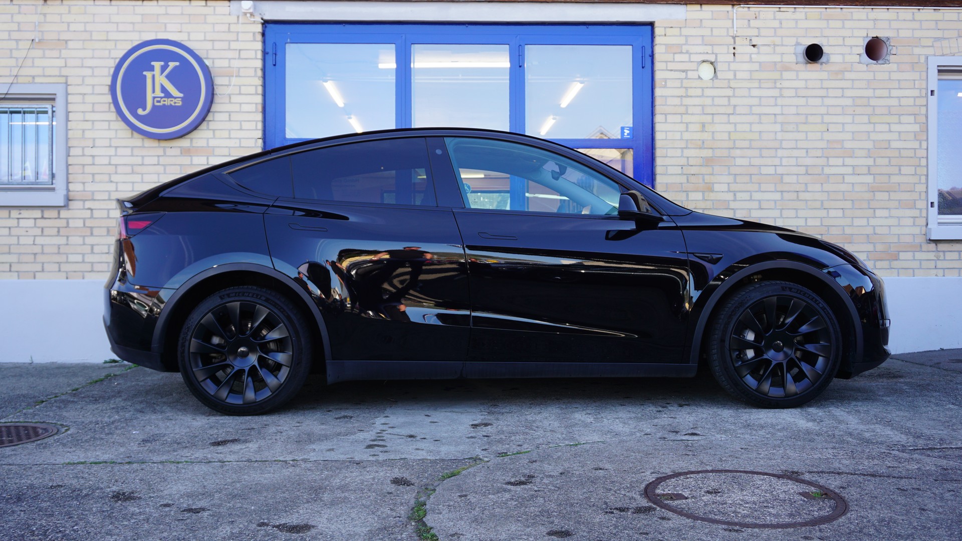 TESLA Model Y Long Range-image-4