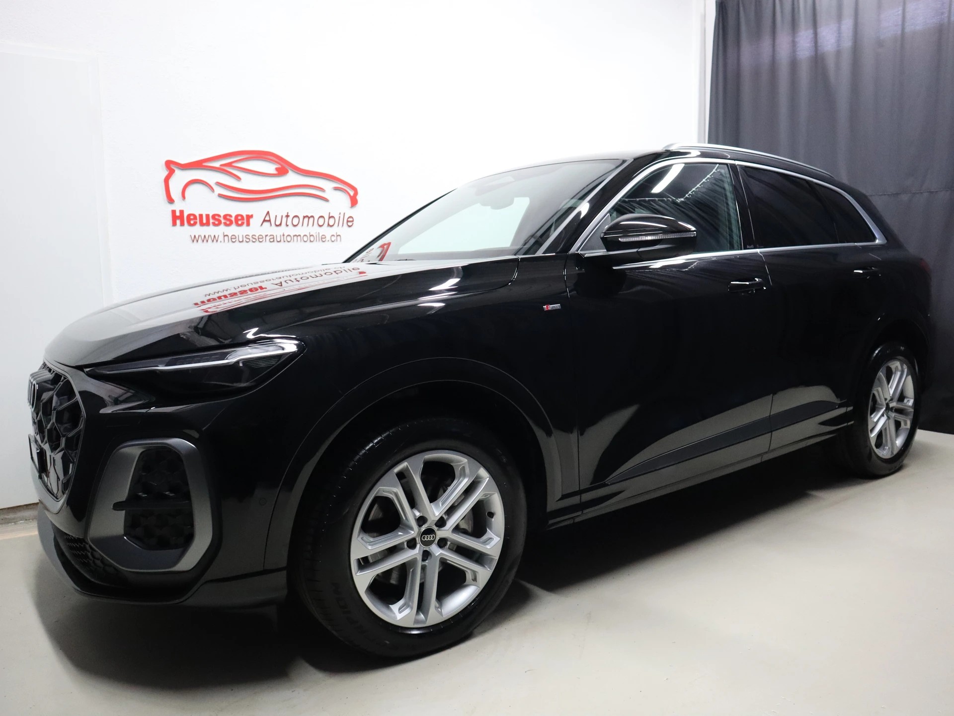 AUDI Q5 TFSI quatto S-tronic S Line Edition - Navi - MMI Beifahrerdisplay - Matrix LED - Keyless - 360° Kamera - 204 PS-showroom-element-1