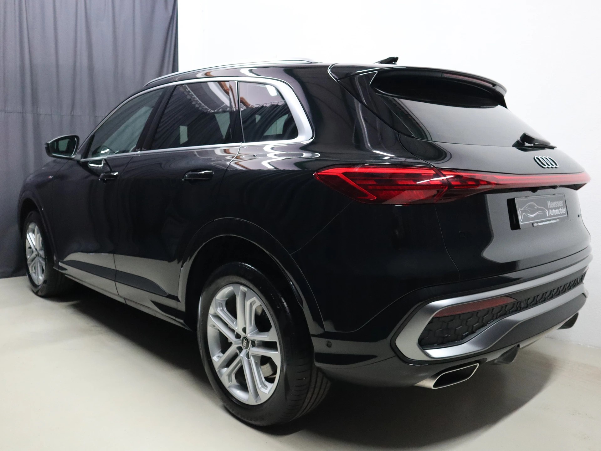 AUDI Q5 TFSI quatto S-tronic S Line Edition - Navi - MMI Beifahrerdisplay - Matrix LED - Keyless - 360° Kamera - 204 PS-showroom-element-3