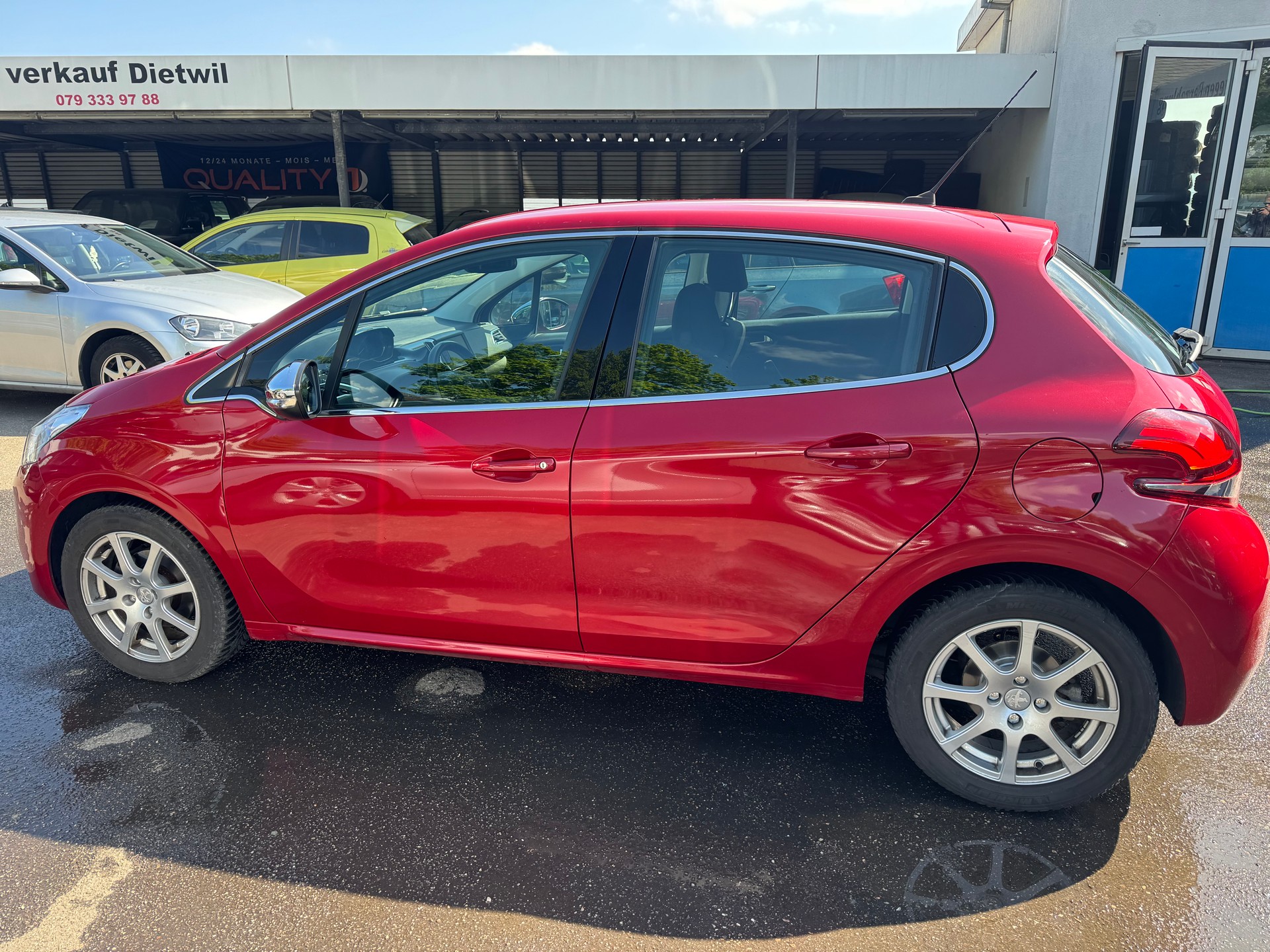 PEUGEOT 208 1.2 PureTech Style EAT6-image-4