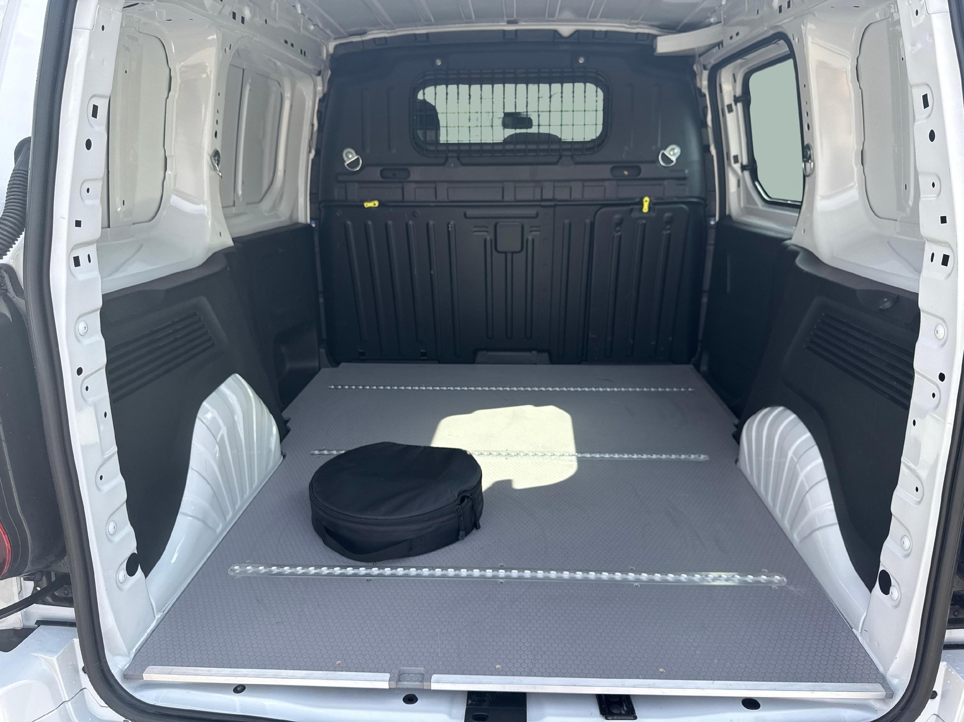 TOYOTA PROACE CITY Van L1 50KWh Comfort / ab 3,99% Leasing bei Abschluss einer Protect Autoversicherung-image-12