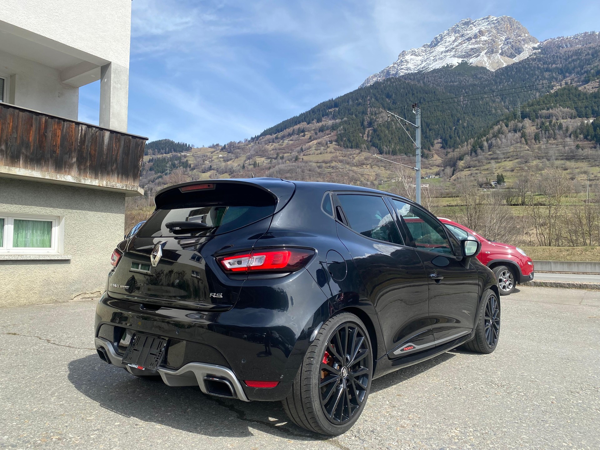 RENAULT Clio Sport 1.6 T RS 220 Trophy S/S-image-4