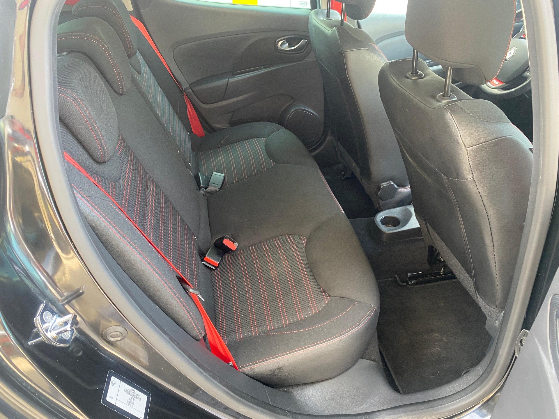RENAULT Clio Sport 1.6 T RS 220 Trophy S/S-image-7