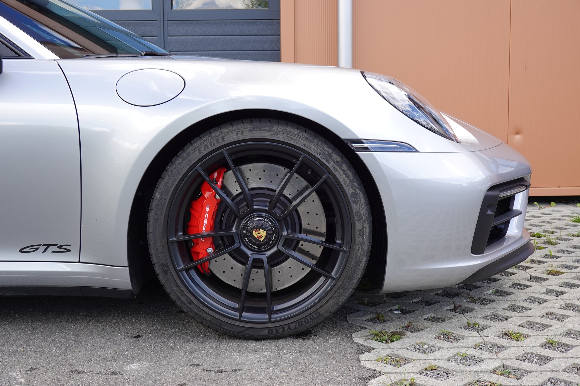PORSCHE 911 Carrera GTS PDK - "1ère main * PA 03.2028 * Son BOSE * Tempomat Adaptatif * Sièges Sport 18 Posit * Echap Sport * Lift Sys"-image-4