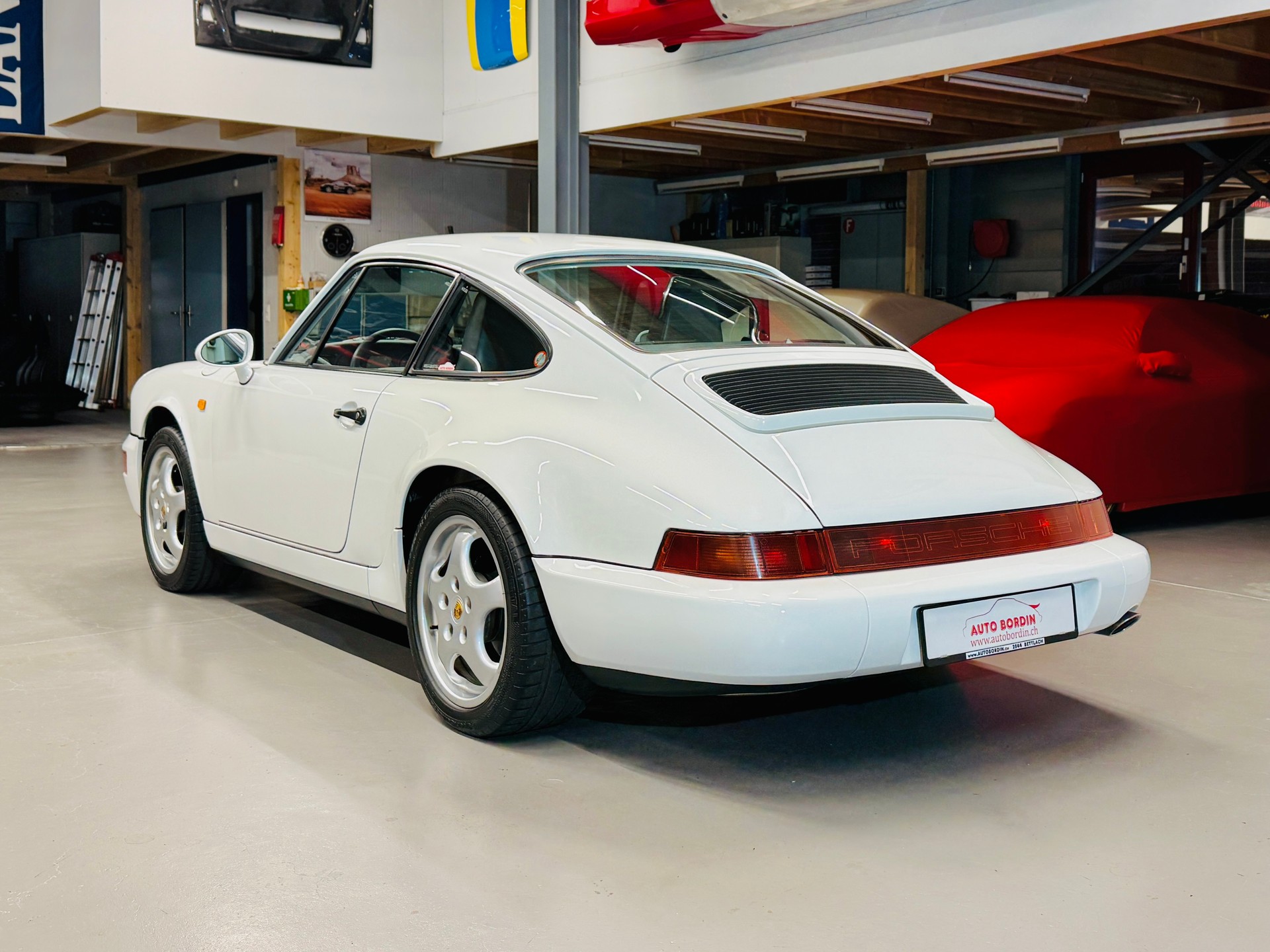 PORSCHE 911 964 Carrera 4 mit seltenem „Multicolor Cloth Grey Interieur“ Veteran-image-8