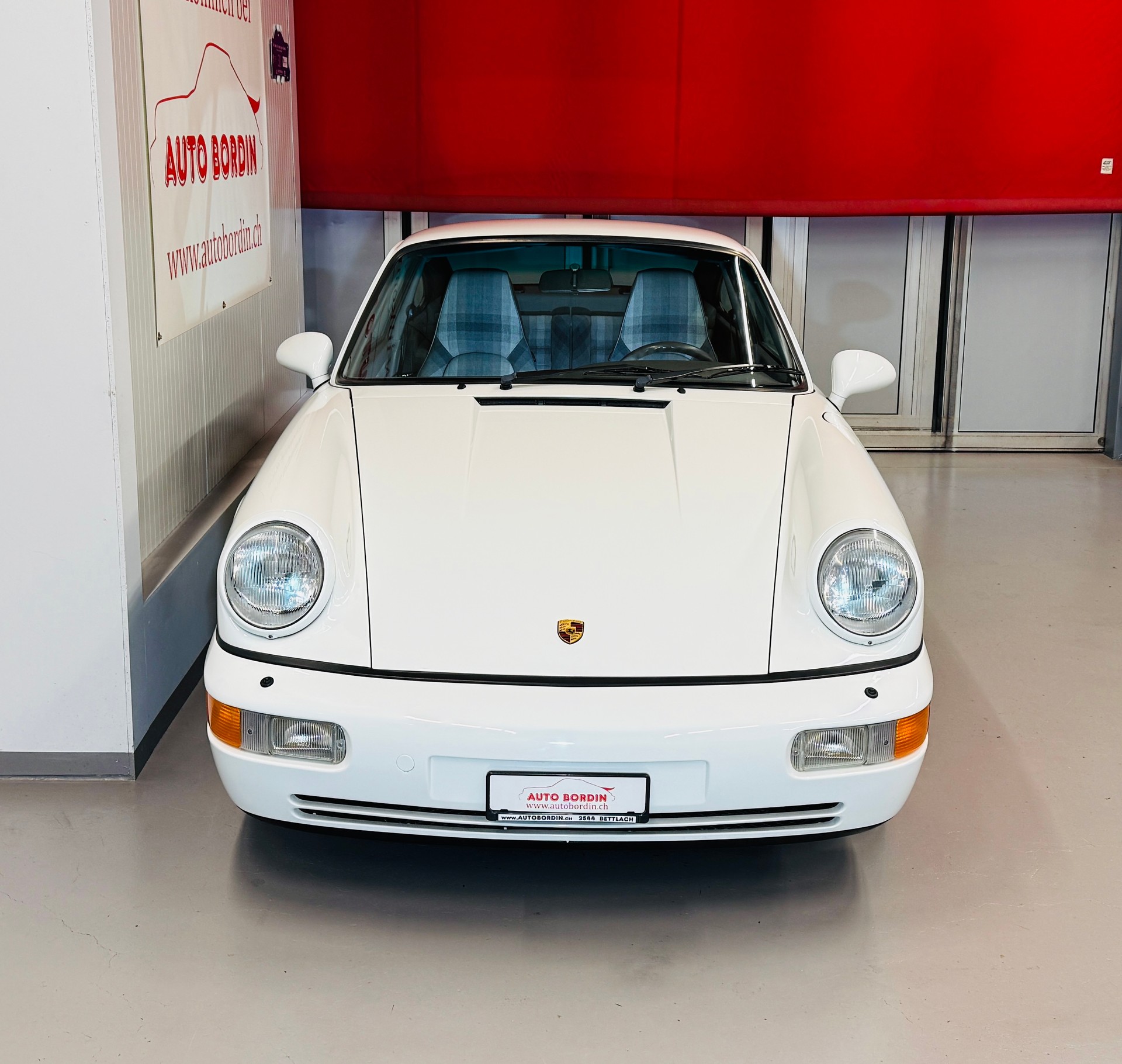 PORSCHE 911 964 Carrera 4 mit seltenem „Multicolor Cloth Grey Interieur“ Veteran-image-1