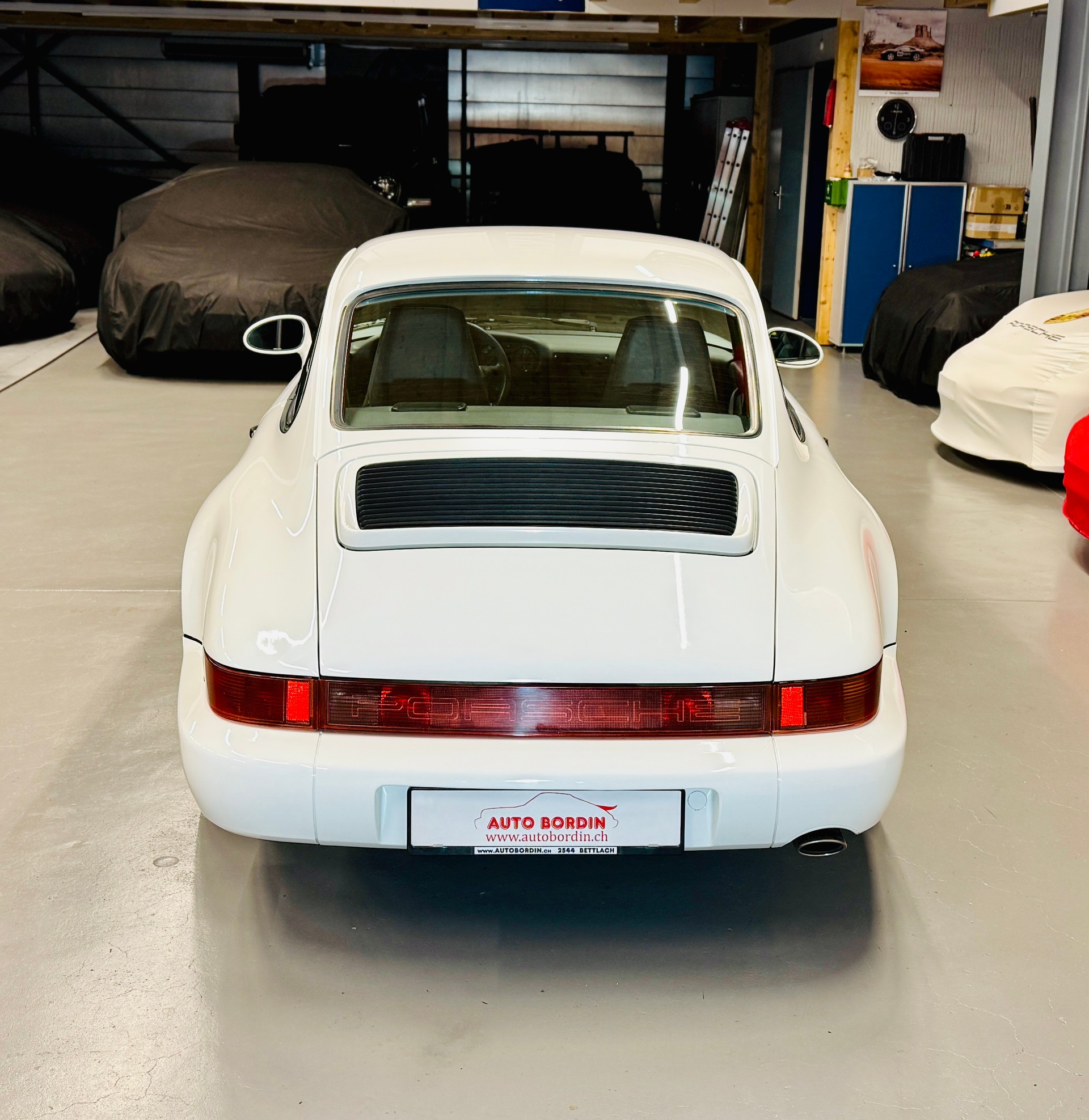 PORSCHE 911 964 Carrera 4 mit seltenem „Multicolor Cloth Grey Interieur“ Veteran-image-9