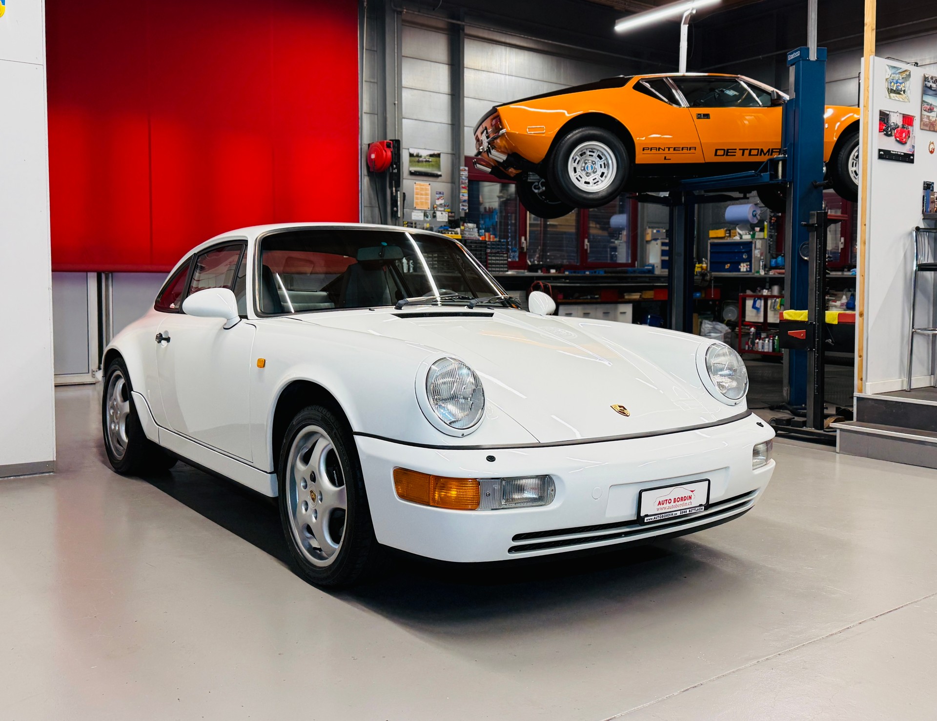 PORSCHE 911 964 Carrera 4 mit seltenem „Multicolor Cloth Grey Interieur“ Veteran-image-12