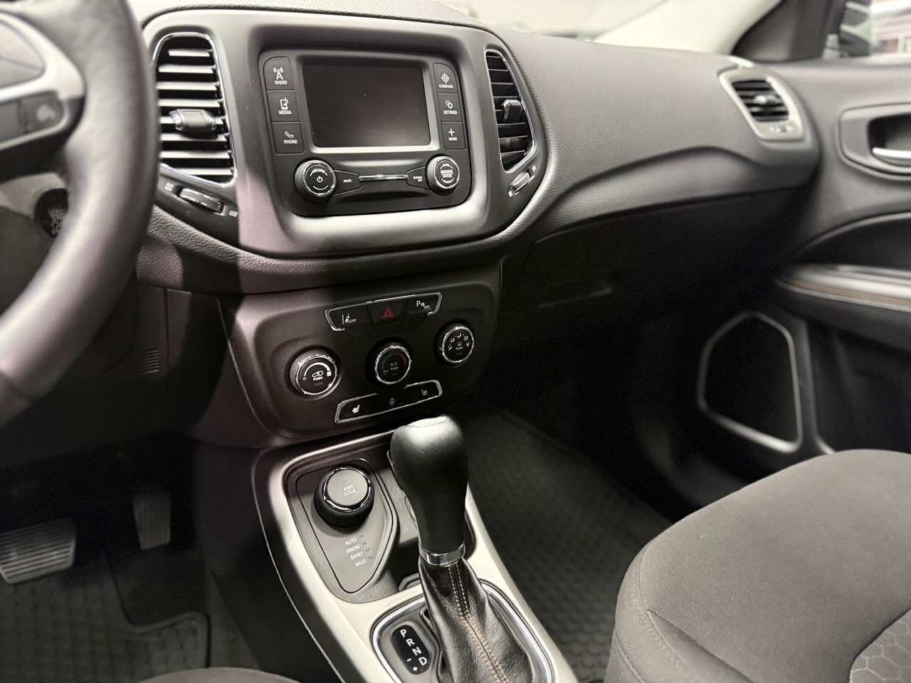 JEEP Compass 2.0CRD Longtitude AWD 9ATX-image-17