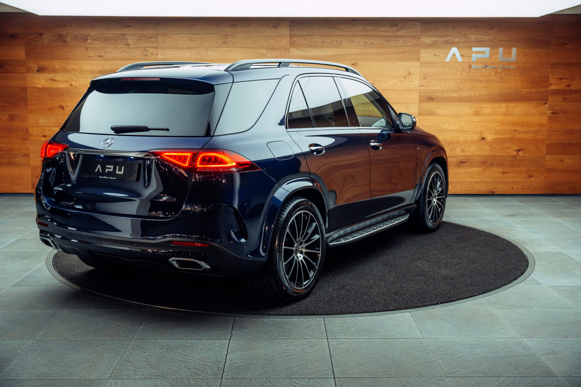 MERCEDES-BENZ GLE 350 de 4Matic AMG Line 9G-Tronic-showroom-element-2