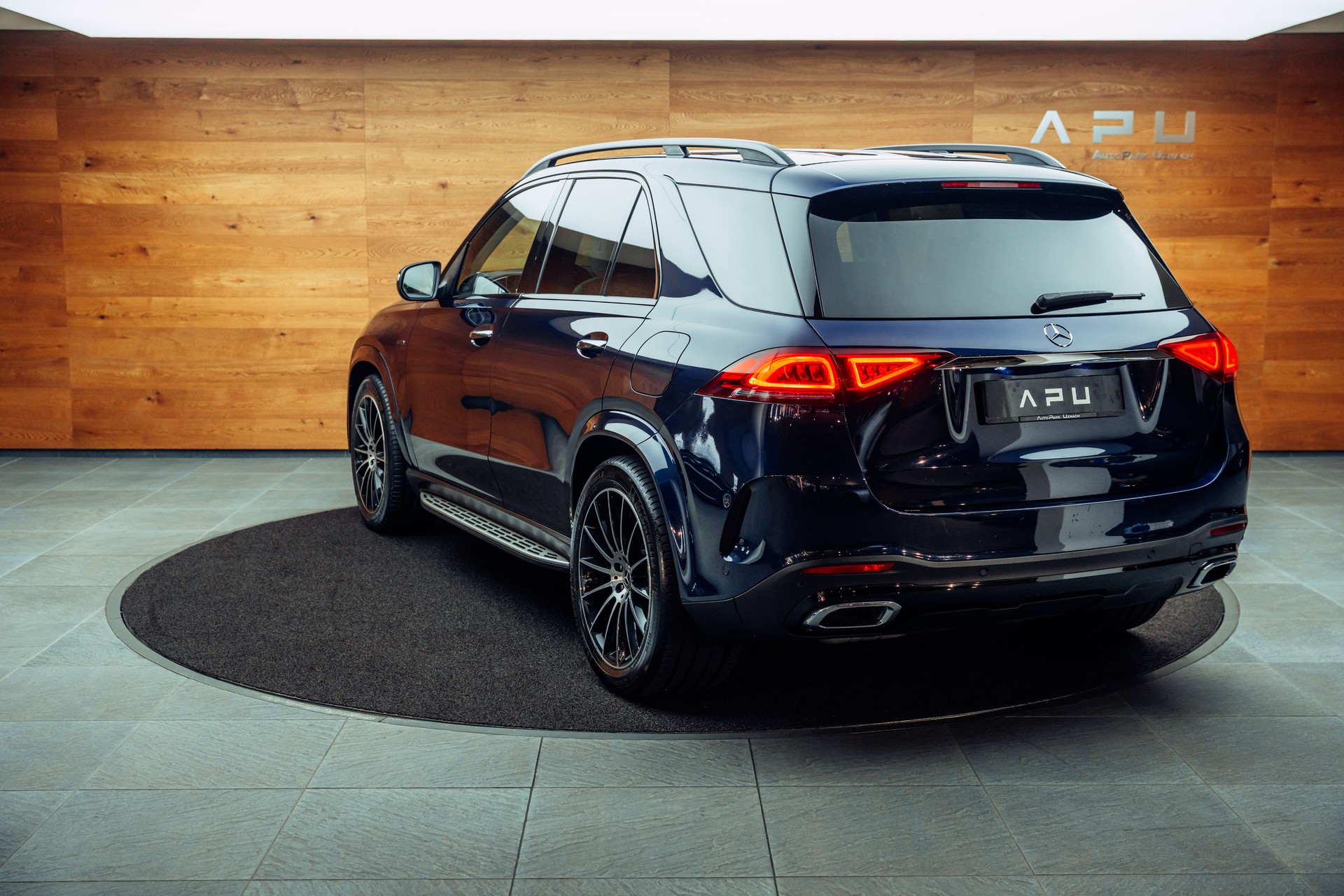 MERCEDES-BENZ GLE 350 de 4Matic AMG Line 9G-Tronic-showroom-element-3