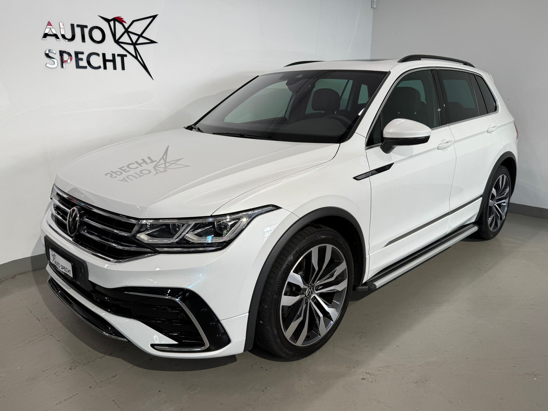 VW Tiguan 2.0TSI R-Line 4Motion DSG-showroom-element-1