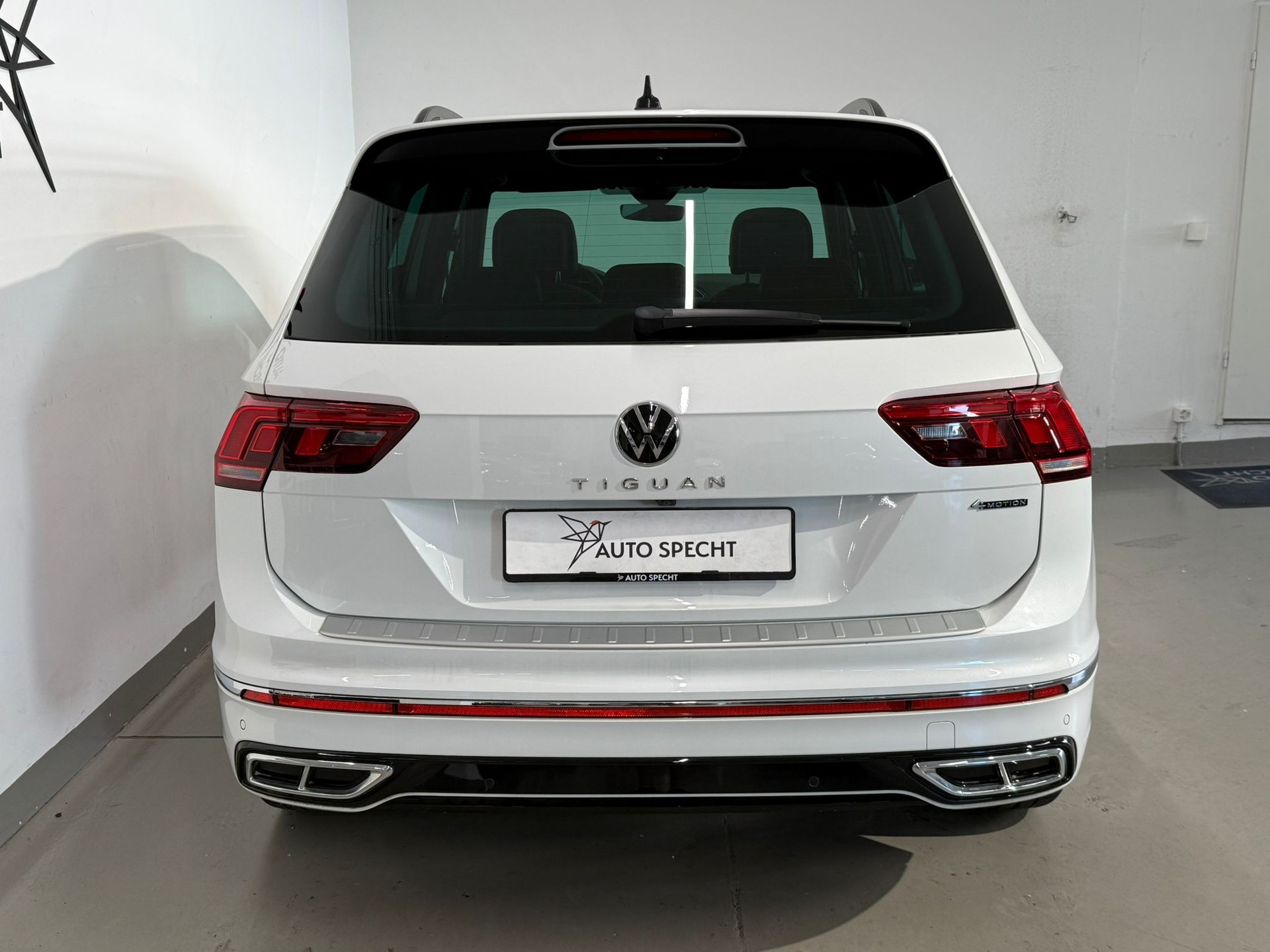 VW Tiguan 2.0TSI R-Line 4Motion DSG-image-5