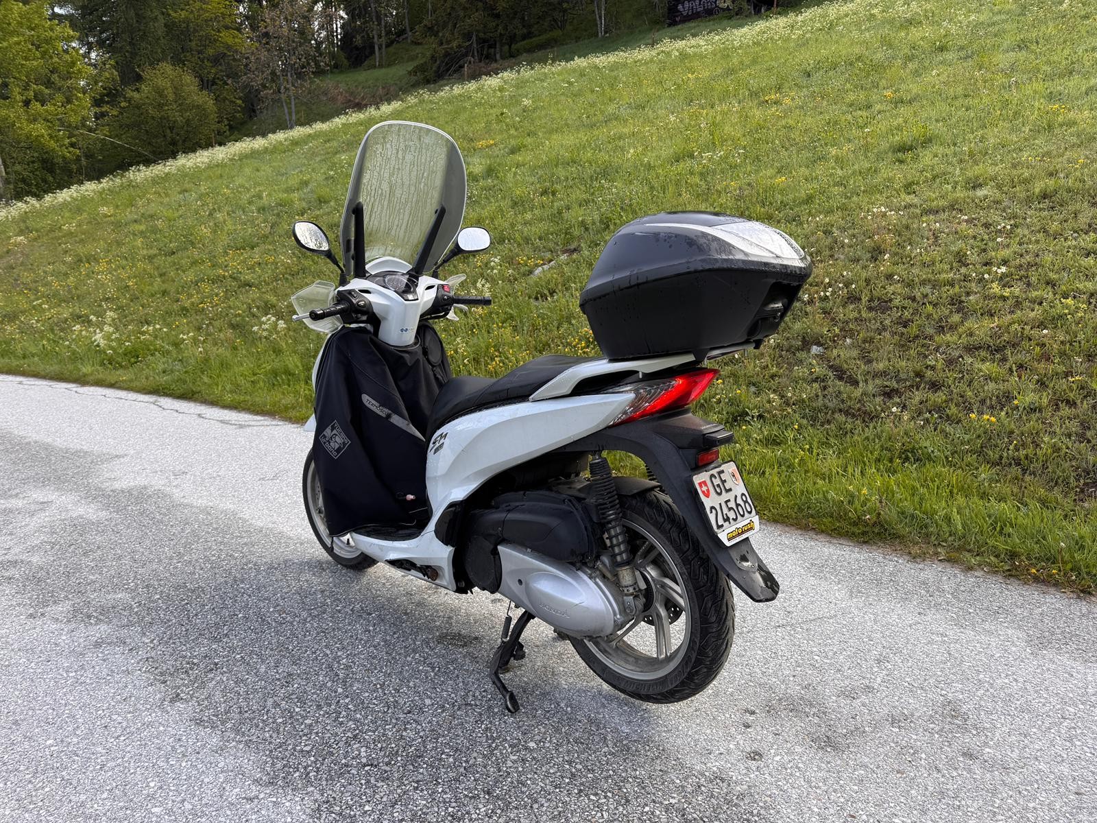HONDA SH300A-image-1