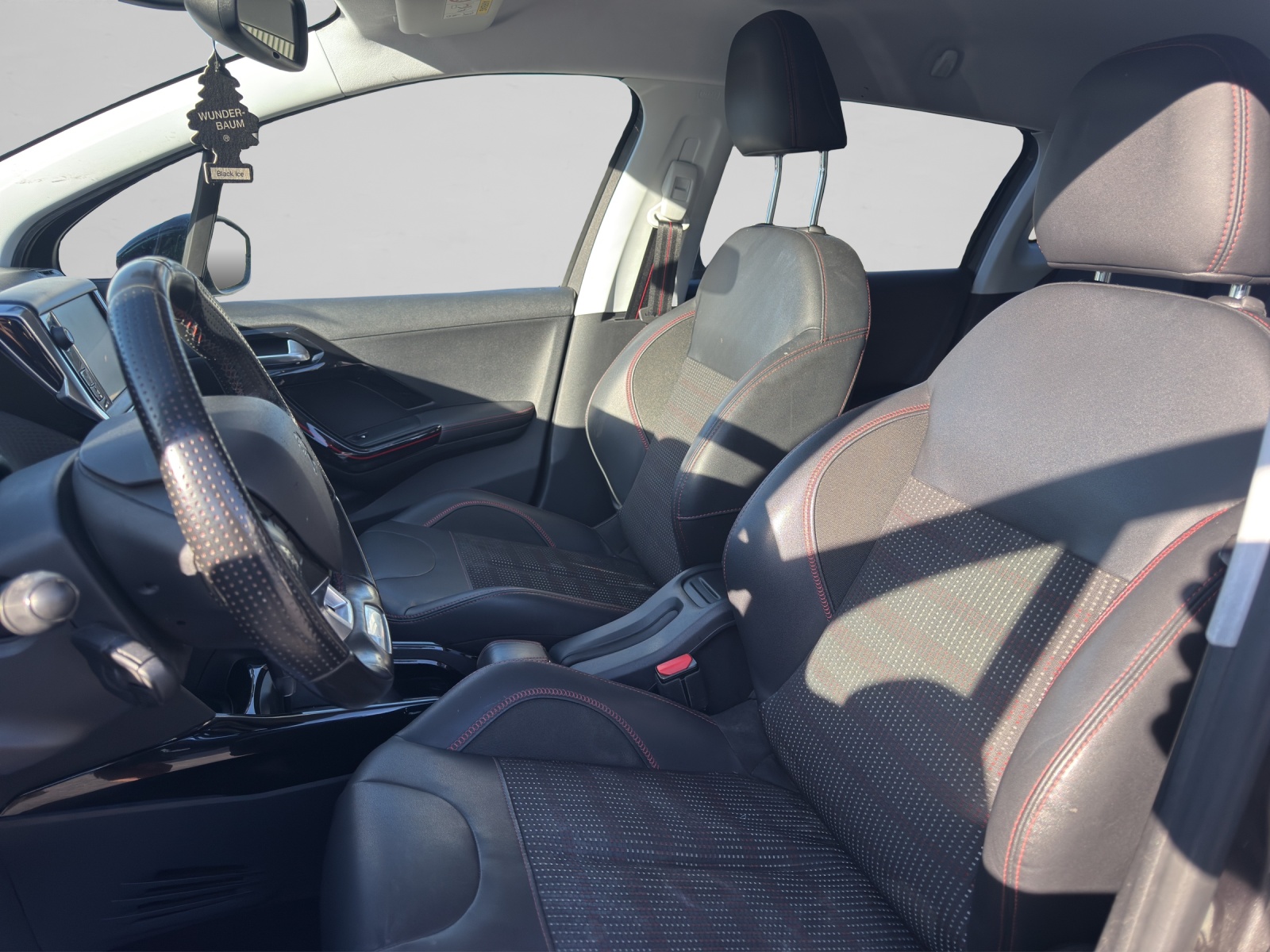 PEUGEOT 2008 1.2 PureTech GT Line EAT6-image-8