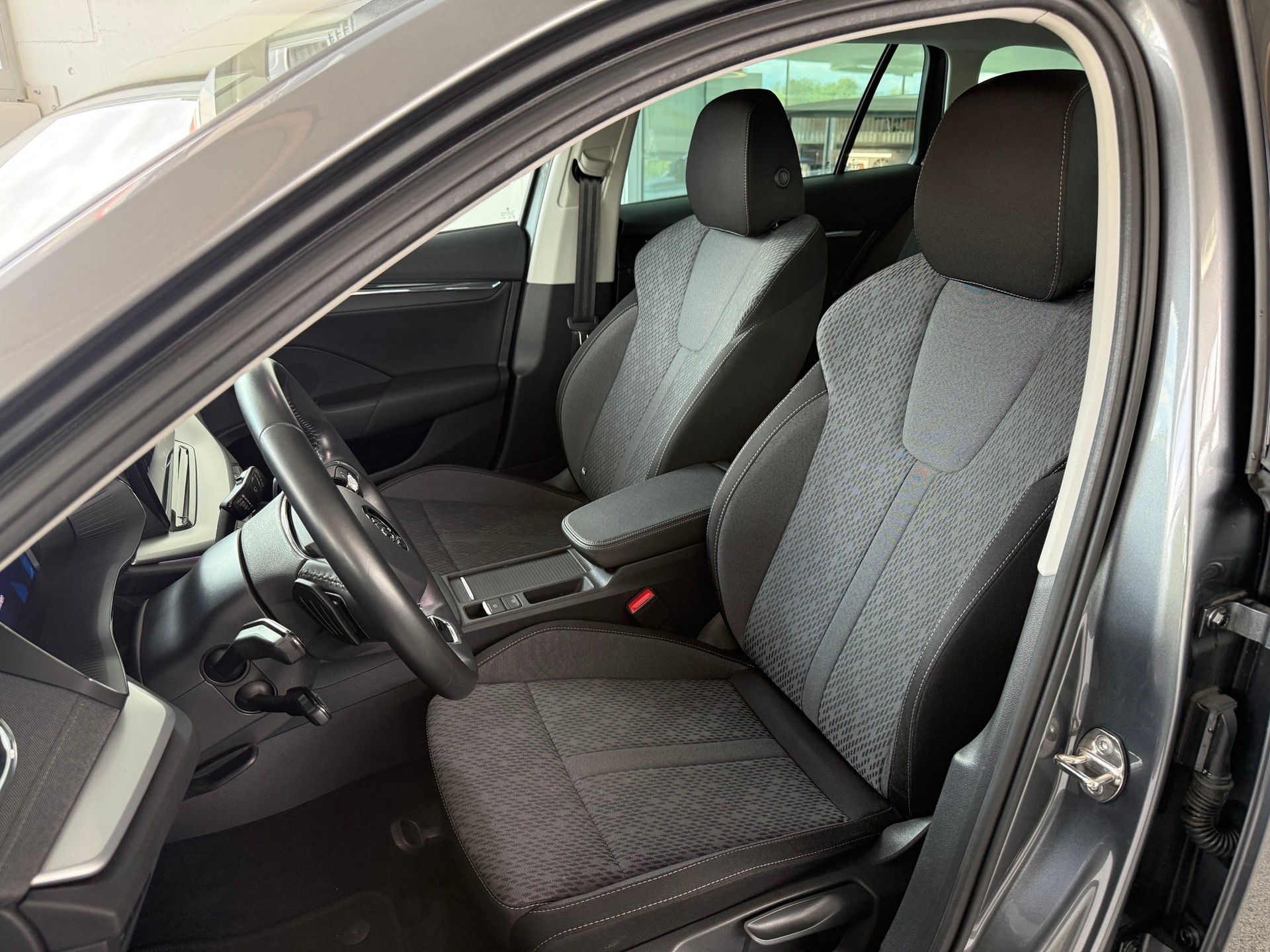 SKODA Octavia Combi 2.0 TDI DSG Ambition-image-7