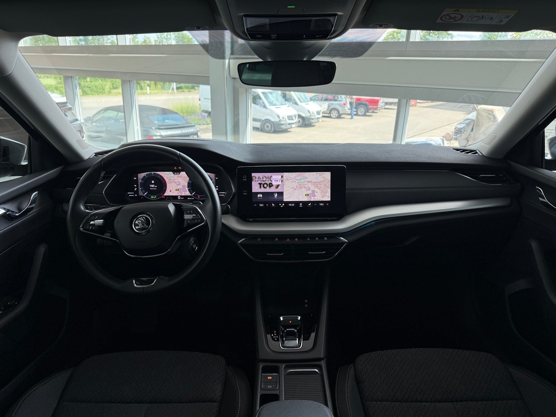 SKODA Octavia Combi 2.0 TDI DSG Ambition-image-17