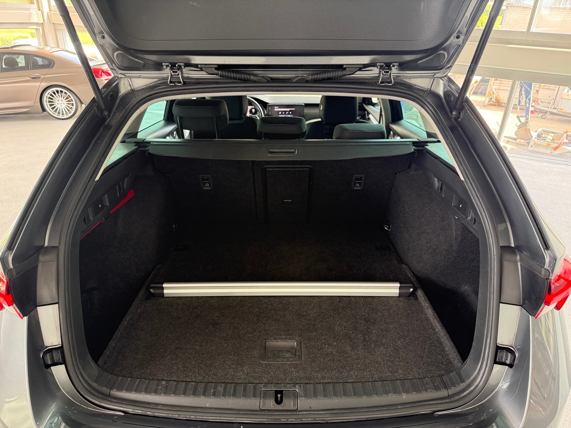 SKODA Octavia Combi 2.0 TDI DSG Ambition-image-13