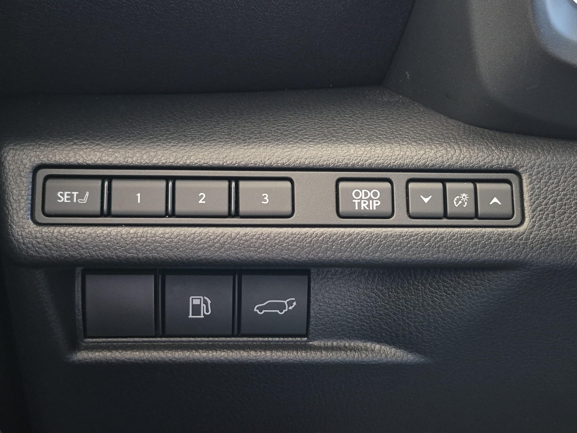LEXUS LBX 1.5 Hybrid Relax AWD-image-16