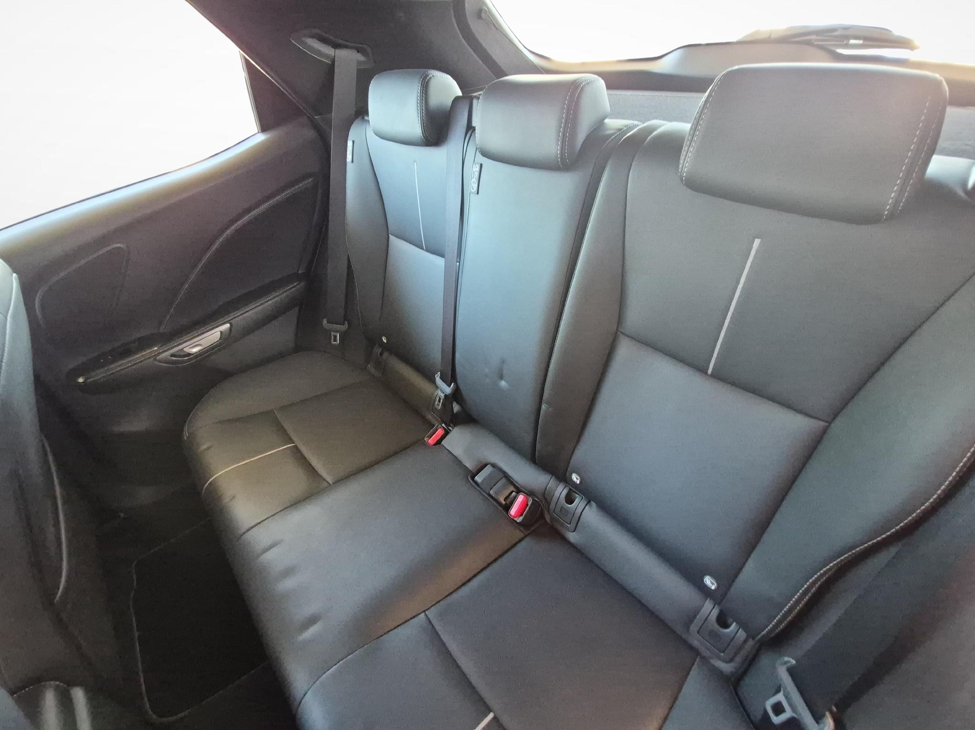 LEXUS LBX 1.5 Hybrid Relax AWD-image-10