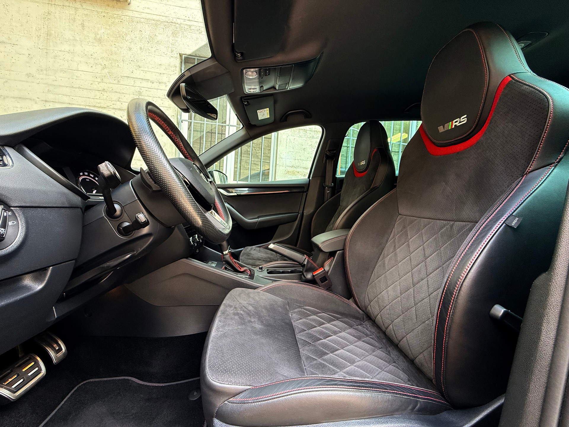 SKODA Octavia Combi 2.0 TDI RS 4x4 DSG-image-18