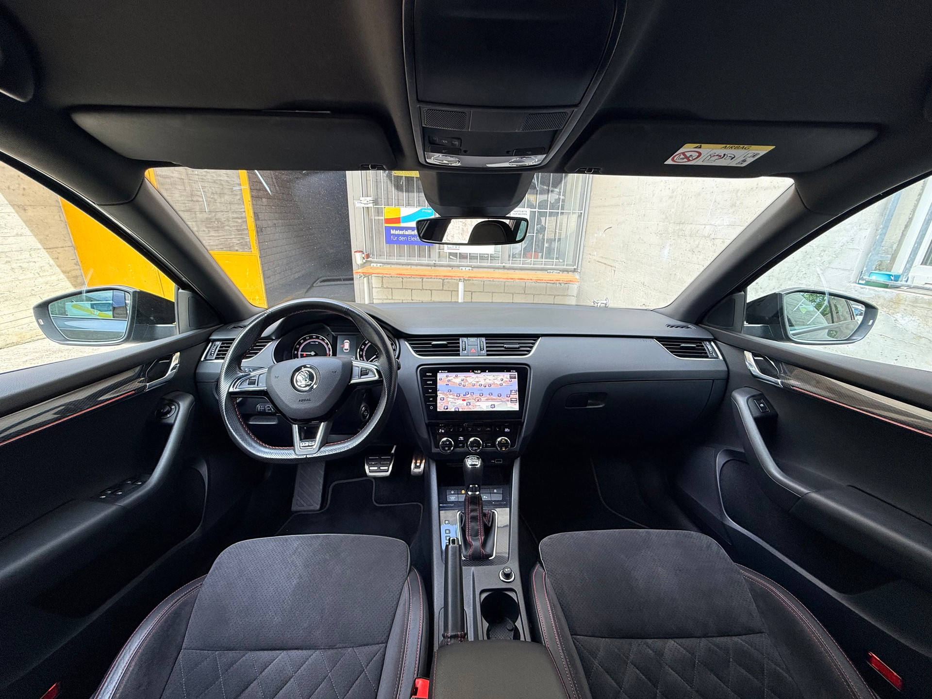 SKODA Octavia Combi 2.0 TDI RS 4x4 DSG-image-10