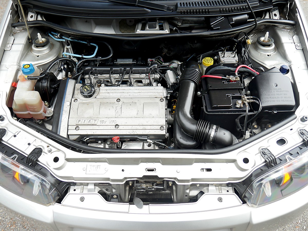 FIAT Punto 1.8 16V Abarth HGT-image-13