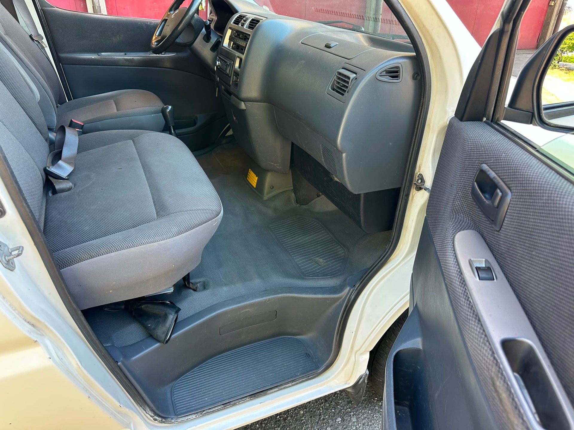 TOYOTA HI-ACE-image-9