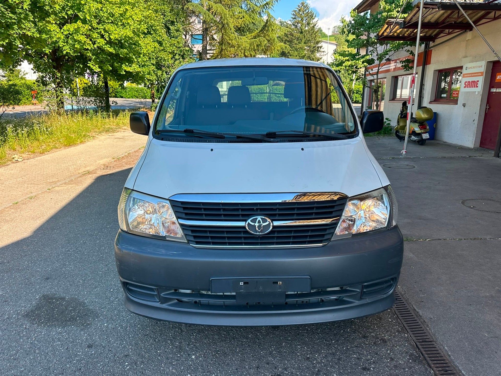 TOYOTA HI-ACE