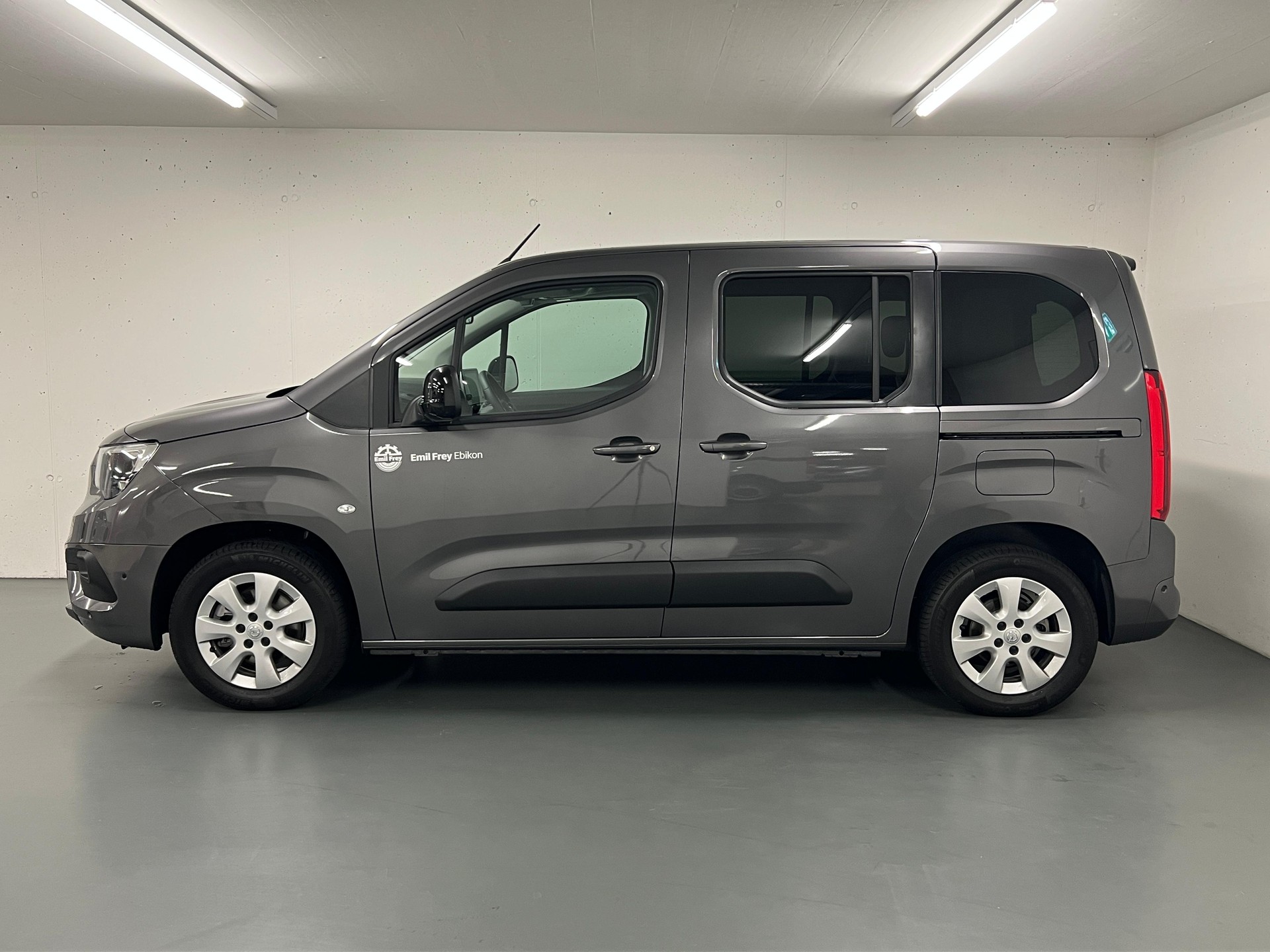 OPEL Combo-e Life Elegance-showroom-element-3