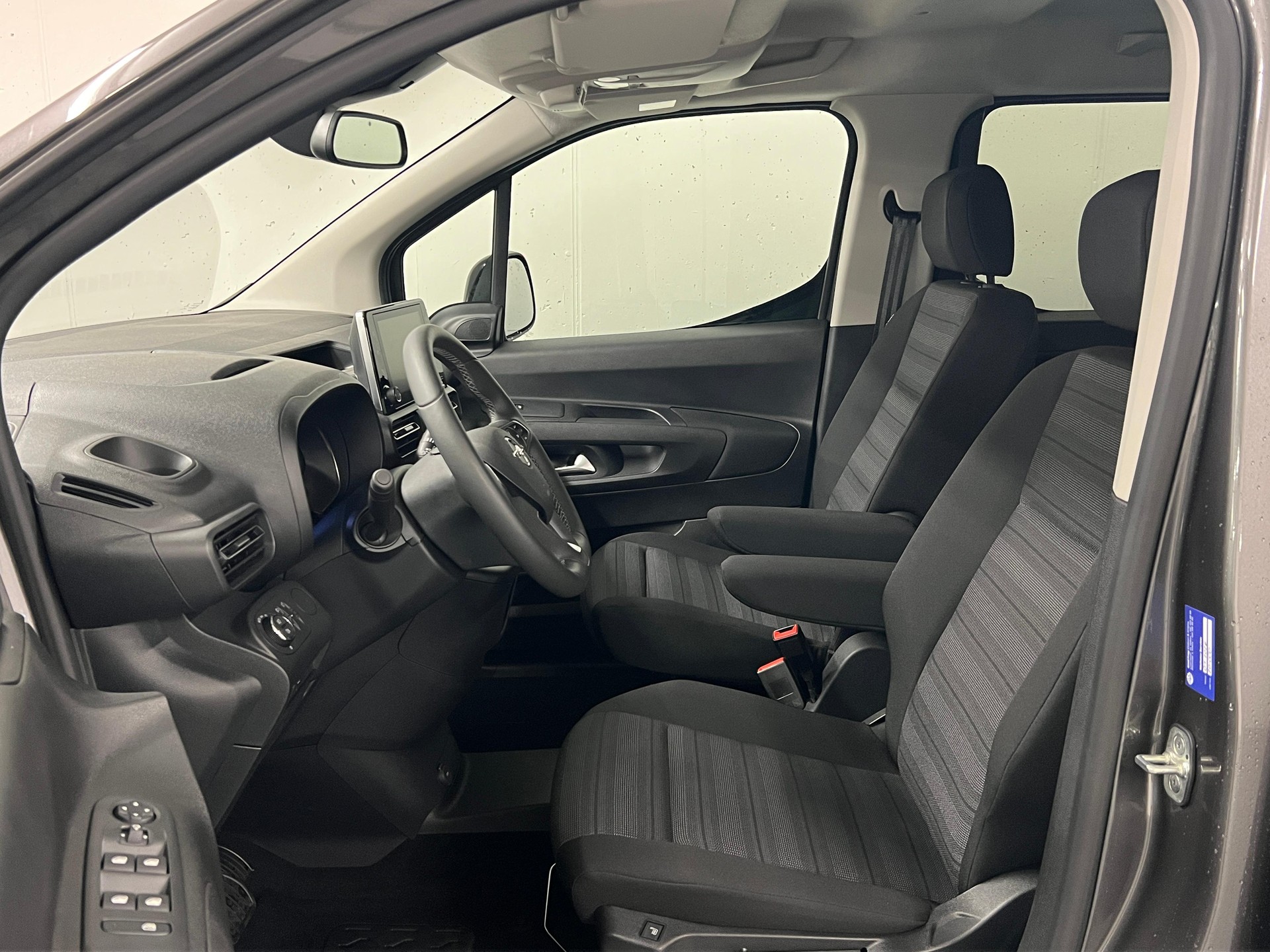 OPEL Combo-e Life Elegance-showroom-element-2