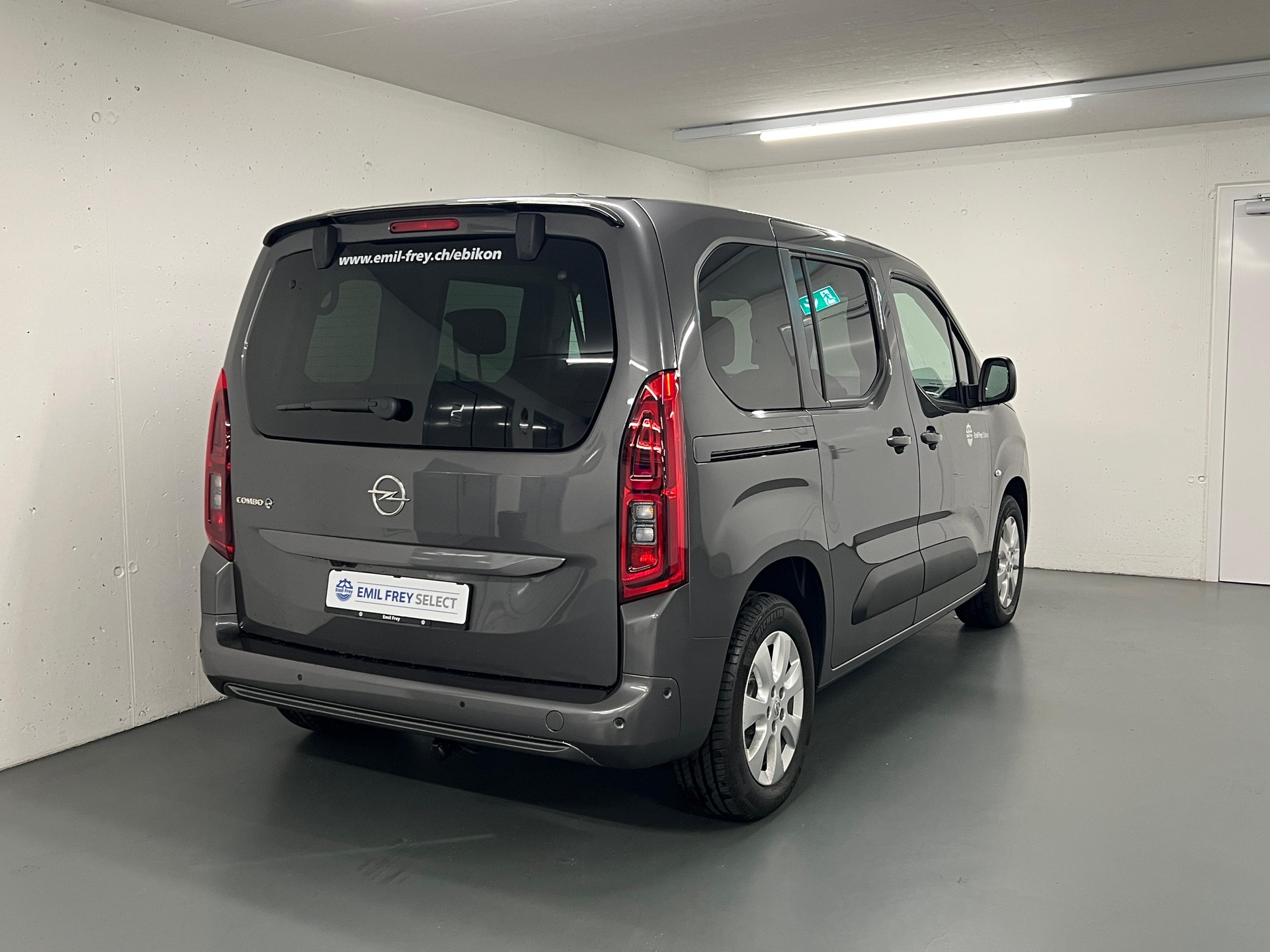 OPEL Combo-e Life Elegance-showroom-element-1