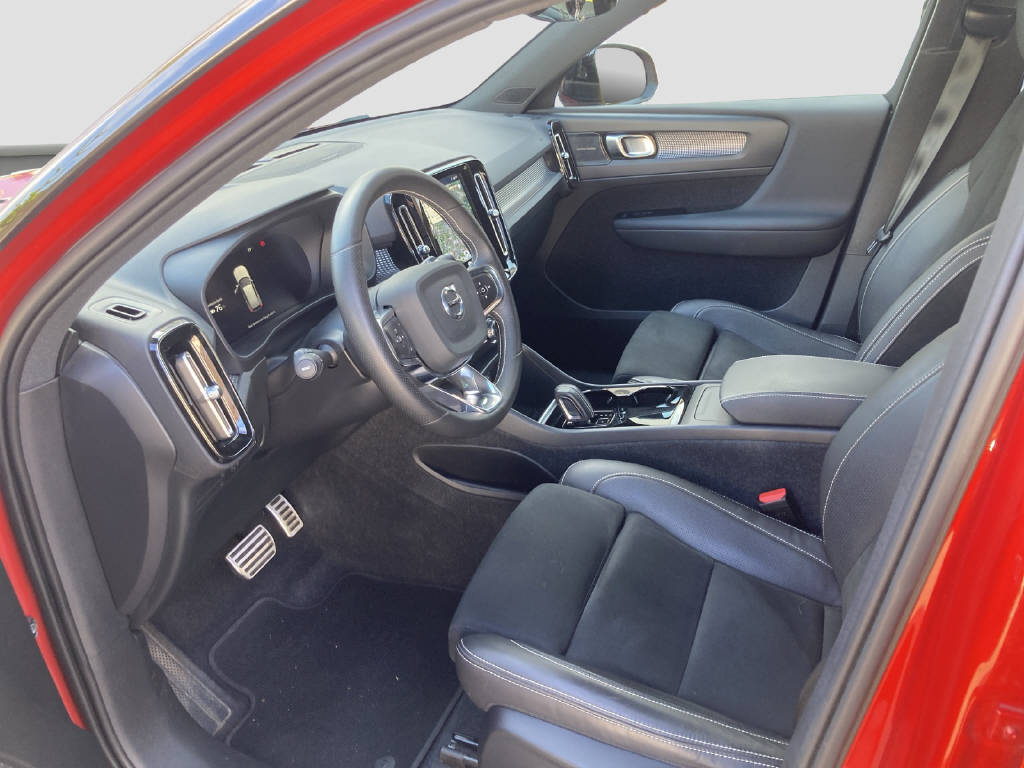 VOLVO XC40 P8 Twin R-Design AWD-image-6