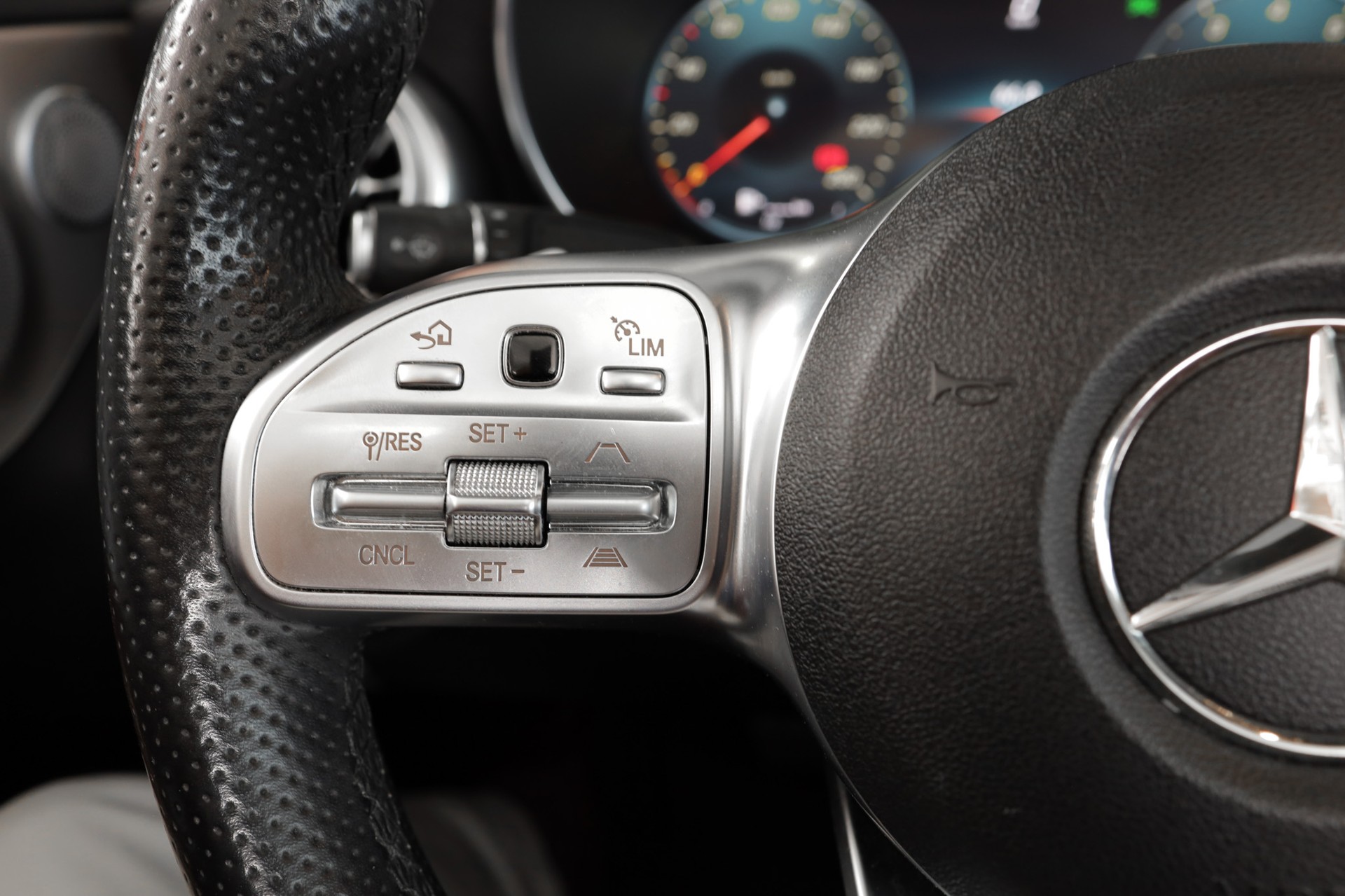 MERCEDES-BENZ C 200 Cabriolet 4Matic 9G-Tronic-image-15