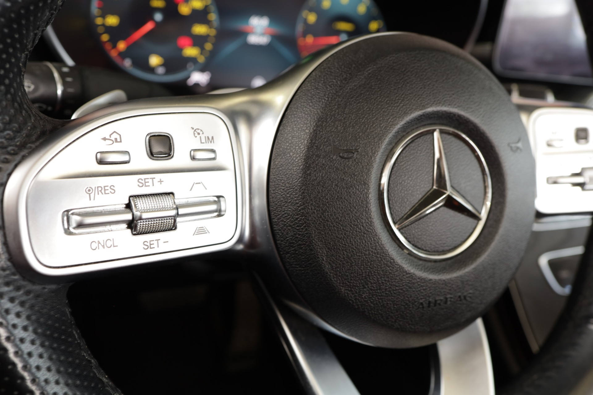 MERCEDES-BENZ C 200 Cabriolet 4Matic 9G-Tronic-image-11