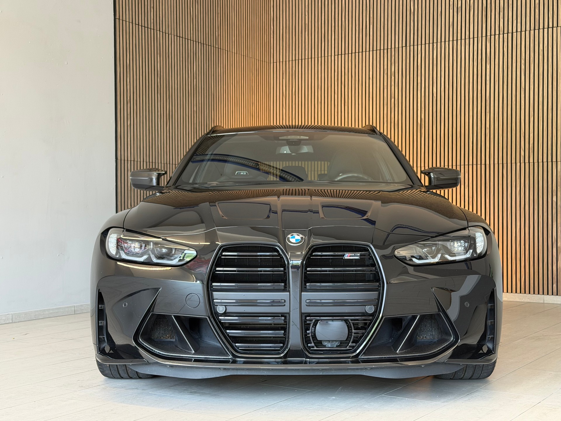 BMW M3 Touring xDrive Competition M-showroom-element-2