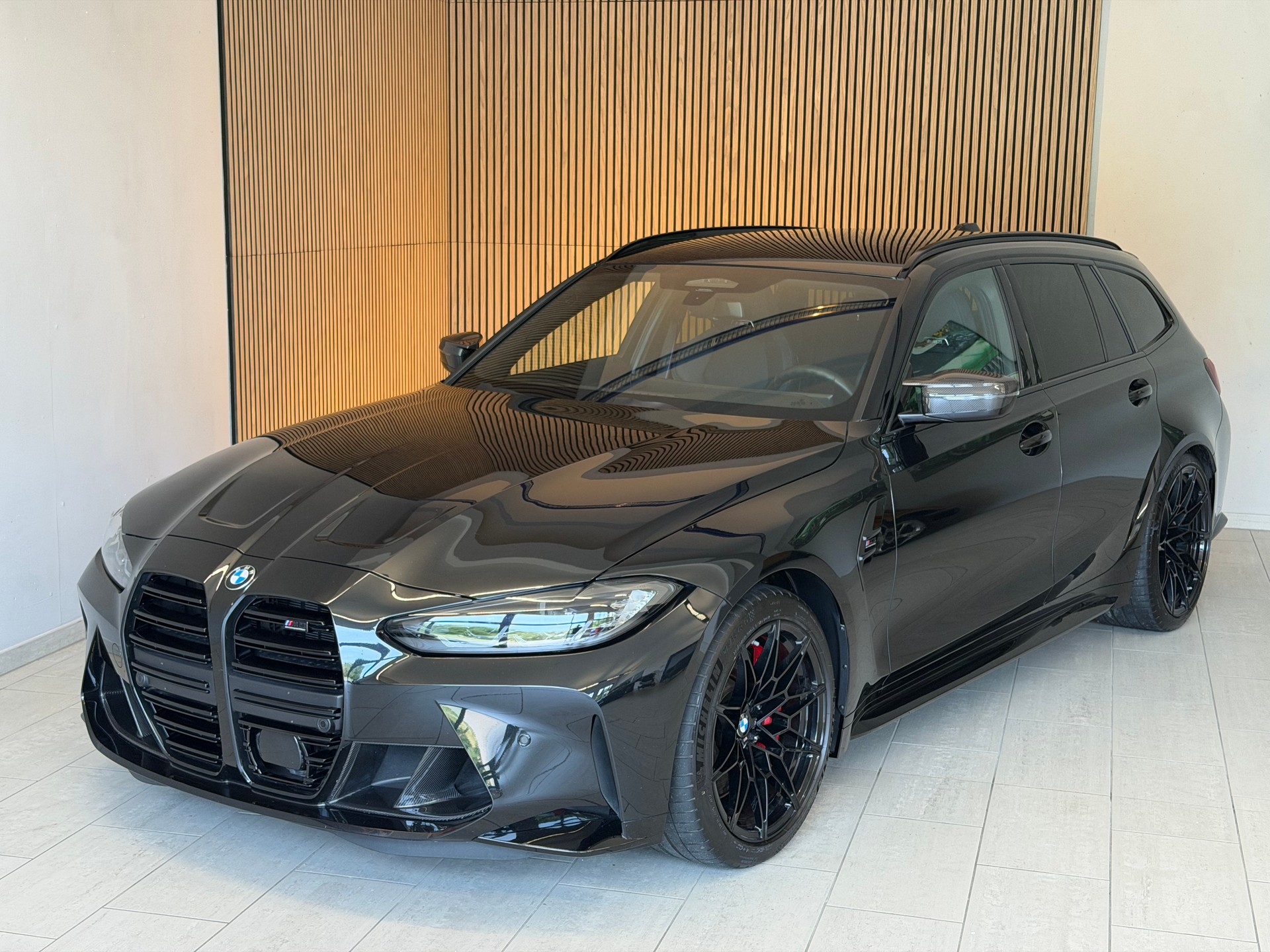 BMW M3 Touring xDrive Competition M-showroom-element-1