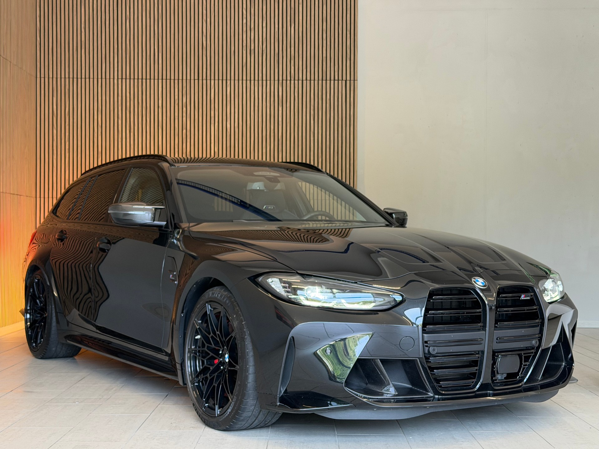 BMW M3 Touring xDrive Competition M-showroom-element-3