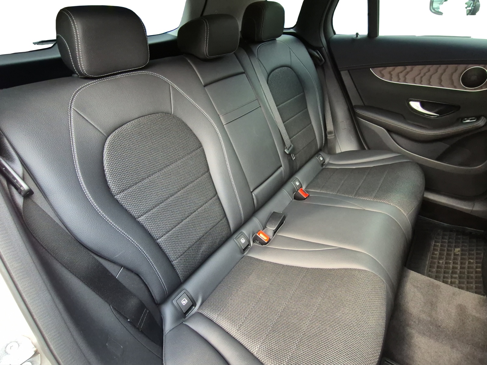 MERCEDES-BENZ GLC 250 d 4Matic-image-18